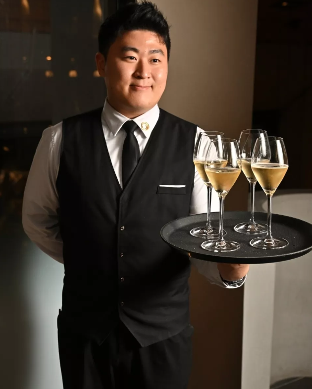 Oborozuki sake sommelier.png