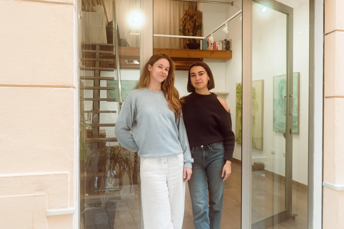 Y, tal y como llegan las cosas, tambi&eacute;n se van. Este viernes se termina la exposici&oacute;n de Hanna, y una vez m&aacute;s me sorprende lo r&aacute;pido que pasa el tiempo 🥲 Ha sido incre&iacute;ble acompa&ntilde;ar el recorrido de tu obra @