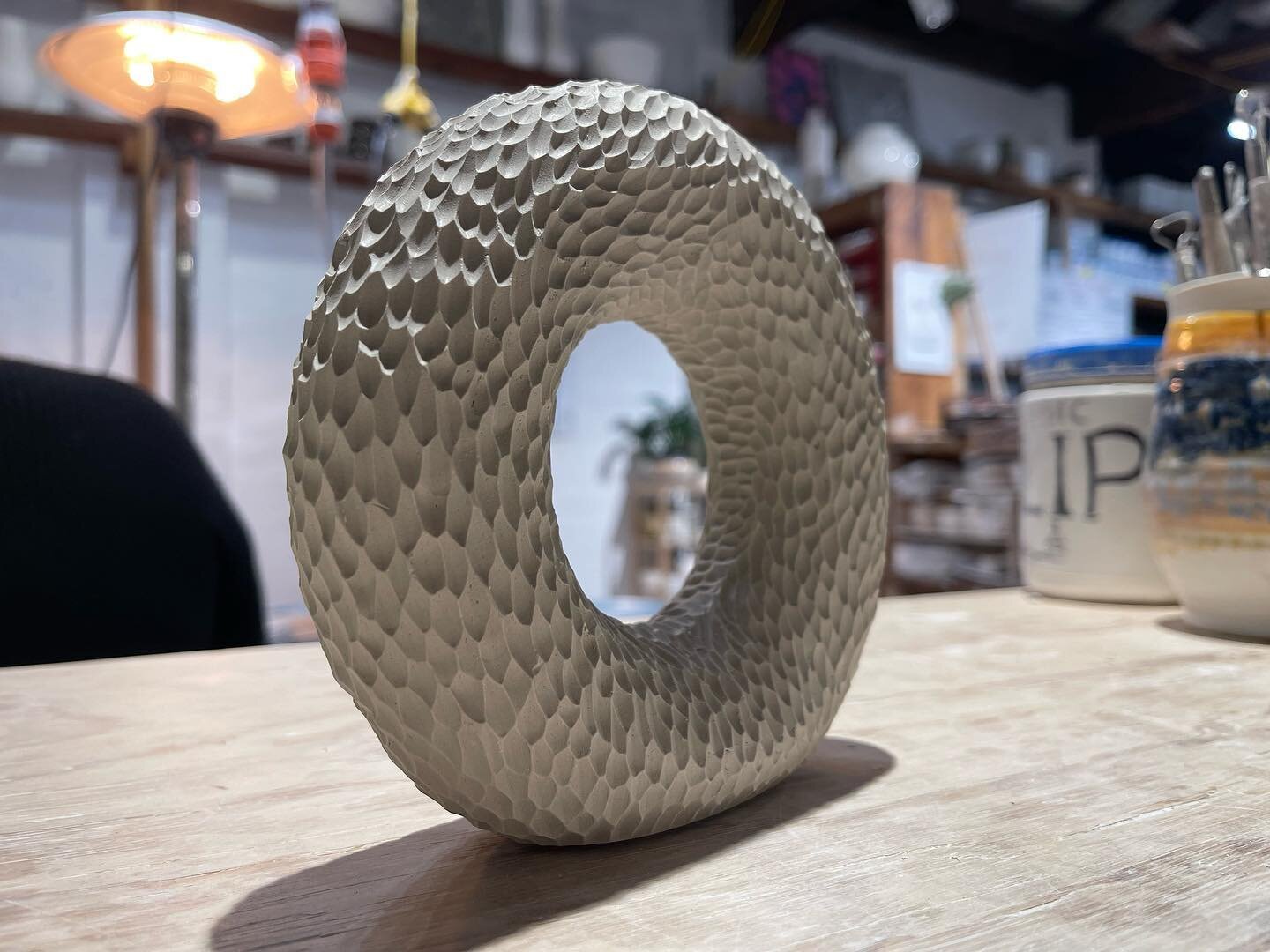 Another donut carved up. 😍 @thepotteryshed_ @diamondcoretools #australianceramics #australianpotter #australianpottery #ceramics #ceramicart #functionalart #vase #carvedclay