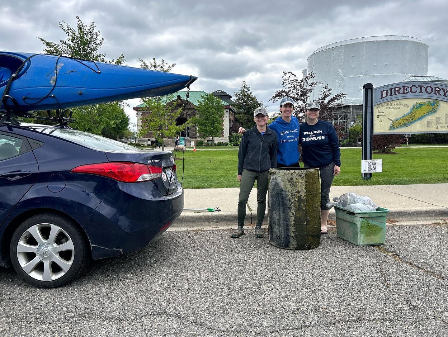 Join @belleisleconservancy for a Saturday cleanup to help Keep Belle Isle Beautiful. 🌊

Help the efforts on land or join them and @frndsofthedetroitrvr for their collaborative plastic-free waters program to kayak around the island while cleaning up.