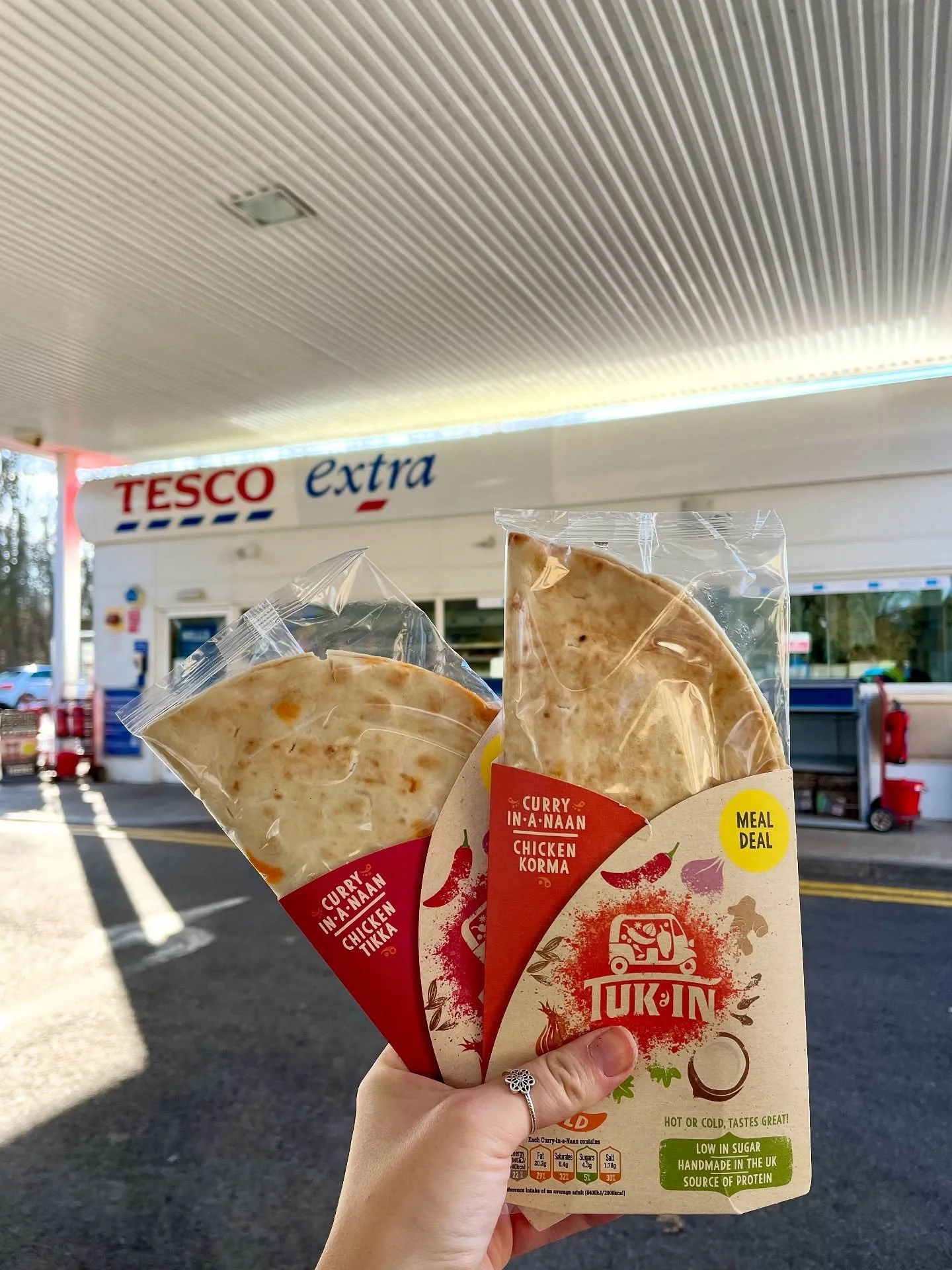Curry cravings sorted 😍 Grab a Tuk In Curry in Naan meal deal at Tesco and bring the street food vibes to work 🇮🇳🫓✨
&bull;
&bull;
Tuk In Curry in Naans available in CoOp, NISA, Morrisons, Tesco, Spar, Rontec, WHSmith, One Stop, Muscle Food, Amazo