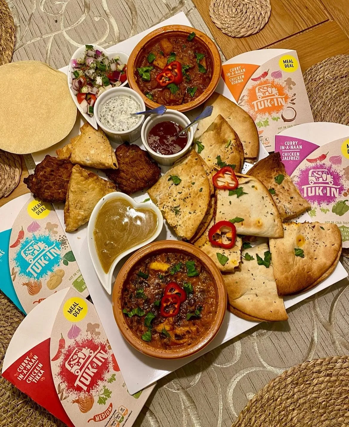 Girls night in has never tasted so good ✨ Thanks @hils_eatingtherainbow for sharing your Tuk In feast 🤤
&bull;
&bull;
Tuk In Curry in Naans available in CoOp, NISA, Morrisons, Tesco, Spar, Rontec, WHSmith, One Stop, Muscle Food, Amazon, Budgens, Lon