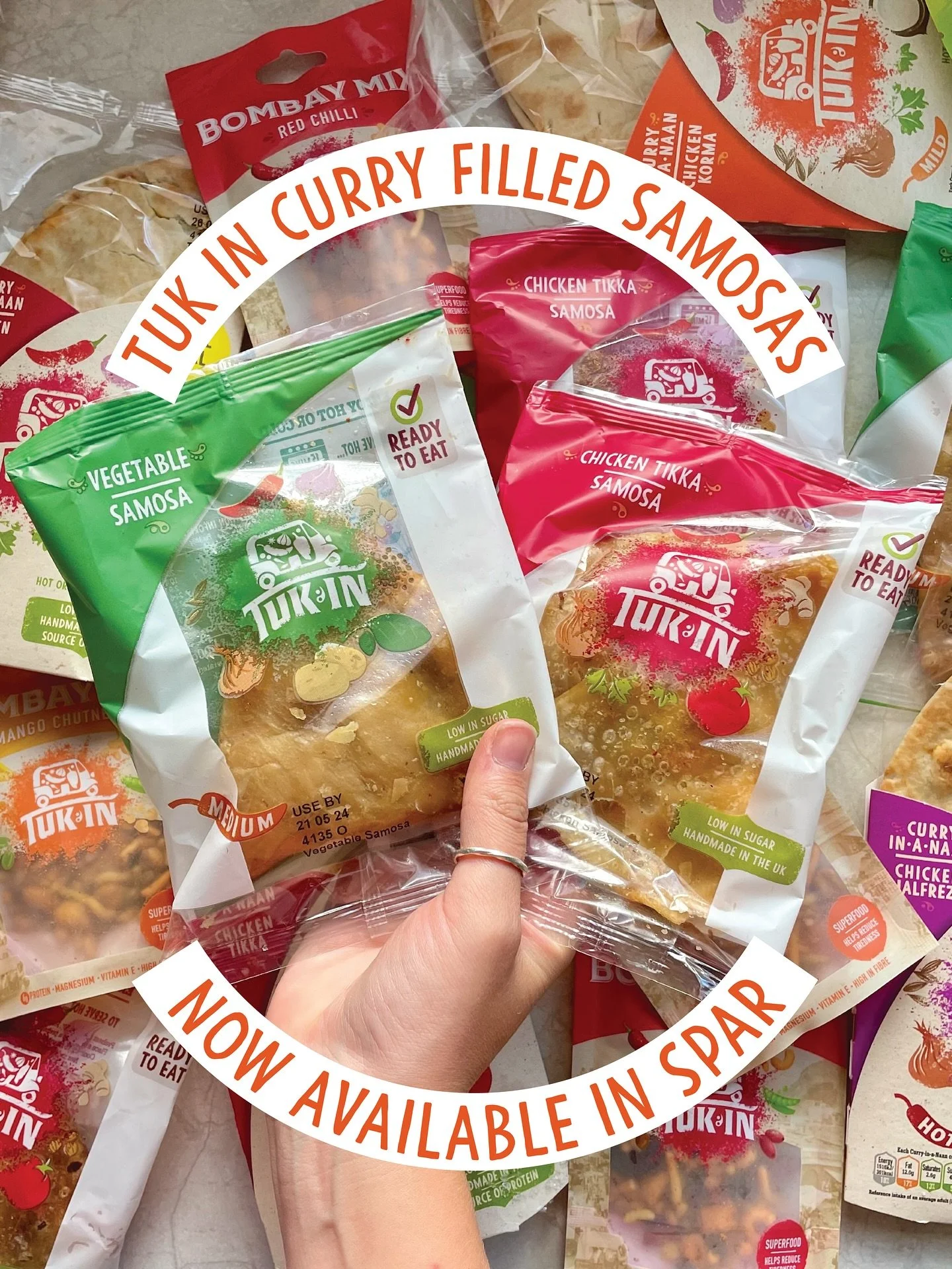New at Spar! 🛒 Tuk In curry-filled samosas are ready to eat, full of flavour, and now available in Spar stores across the UK 🫶🏼
&bull;
&bull;
Tuk In Curry in Naans available in CoOp, NISA, Morrisons, Tesco, Spar, Rontec, WHSmith, One Stop, Muscle 