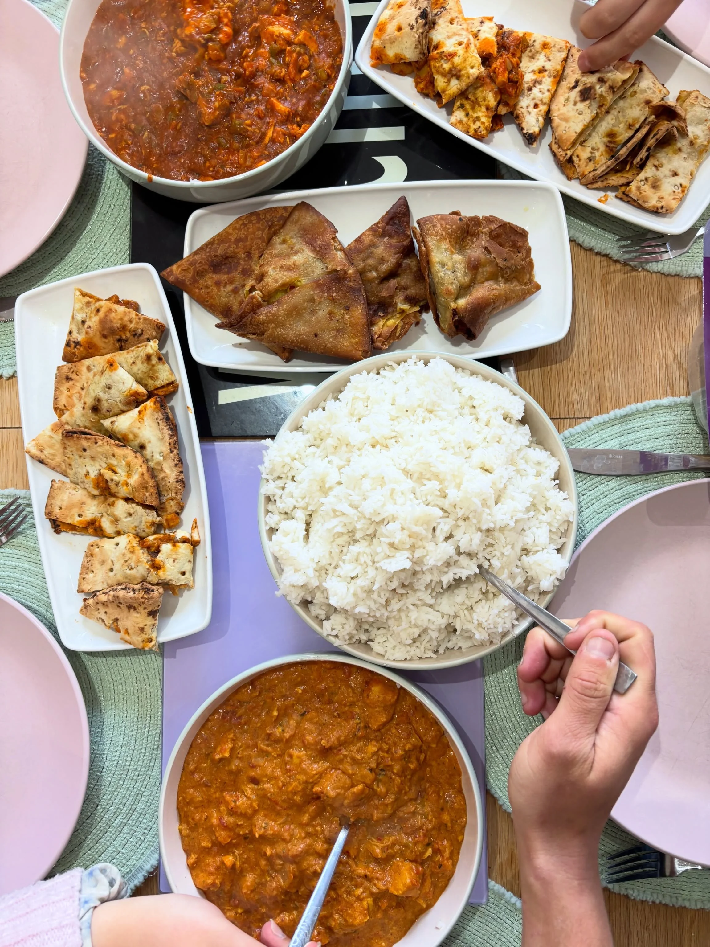 Big flavour, zero fuss 🙌🔥Whether you&rsquo;re craving a quick curry fix, crispy samosas, or the ultimate grab-and-go Curry in a Naan, Tuk In has your back 🍛✨Perfect for busy days, lazy nights, and everything in between. Who&rsquo;s trying what fir