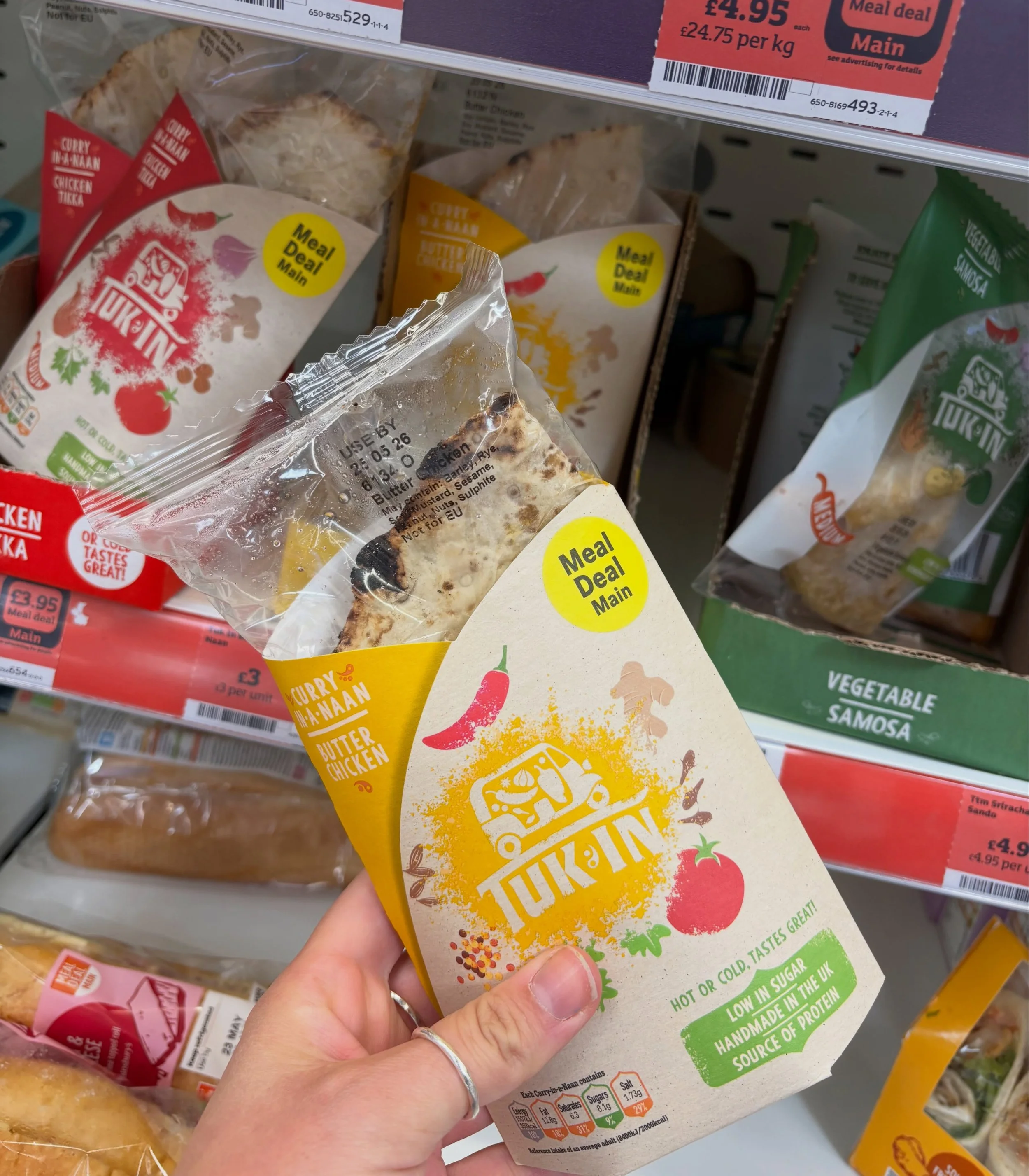 Wayyyy too hot to cook! You can now find Tuk In Curry in a Naan and Curry filled Samosas in @sainsburys 🥳🥳 On that note, we have a winner to announce! Congrats @tedandrhu you&rsquo;ve won a &pound;50 Sainsbury&rsquo;s gift voucher 🧡 Please DM us t