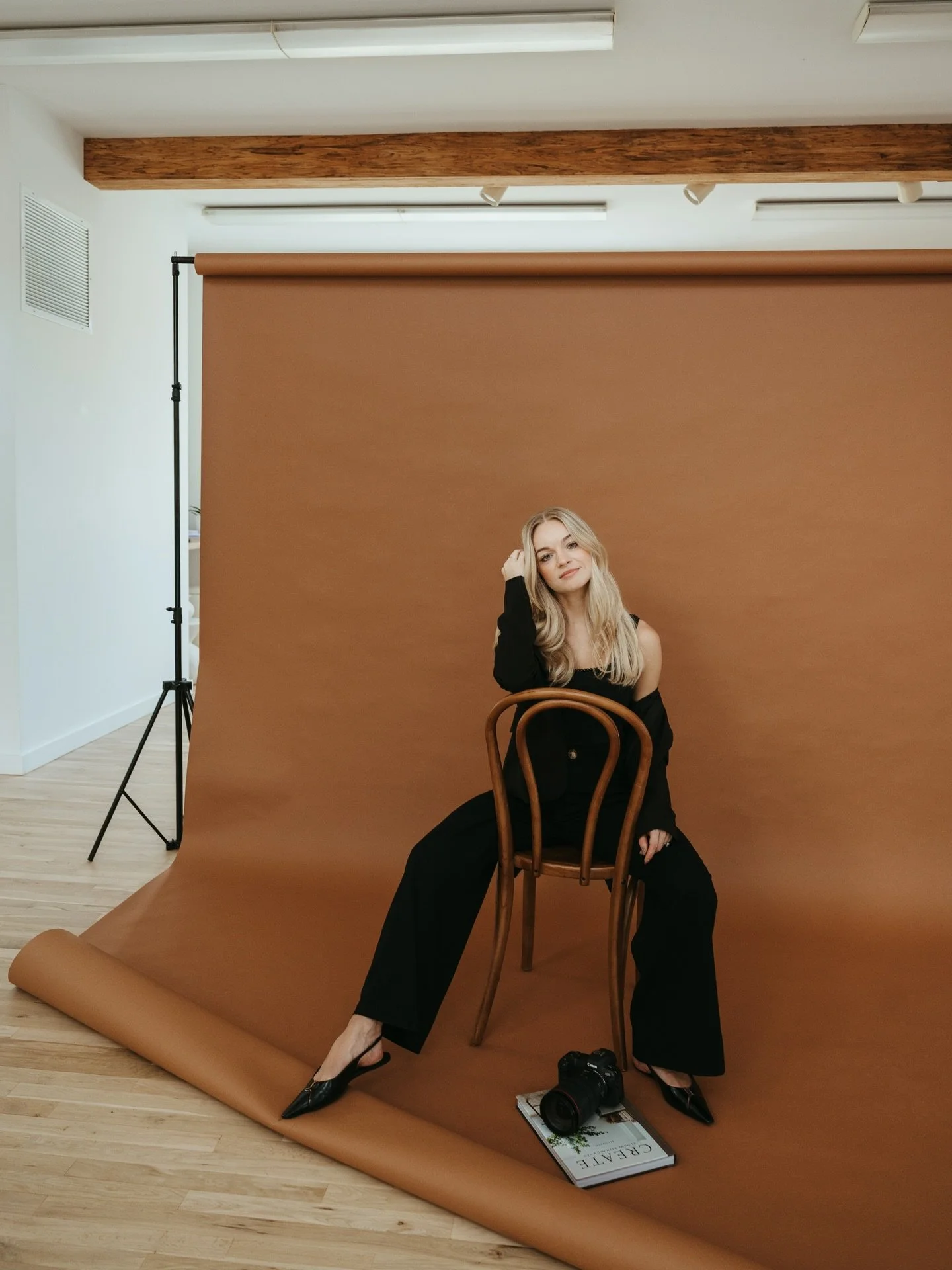 Season finale - and what a season it&rsquo;s been 🤍 

Thankful beyond words for the people who invited me into their lives and stories. Looking ahead to 2026 and all the moments still waiting to be captured. 

Photo by my talented friend: @mikaelaro