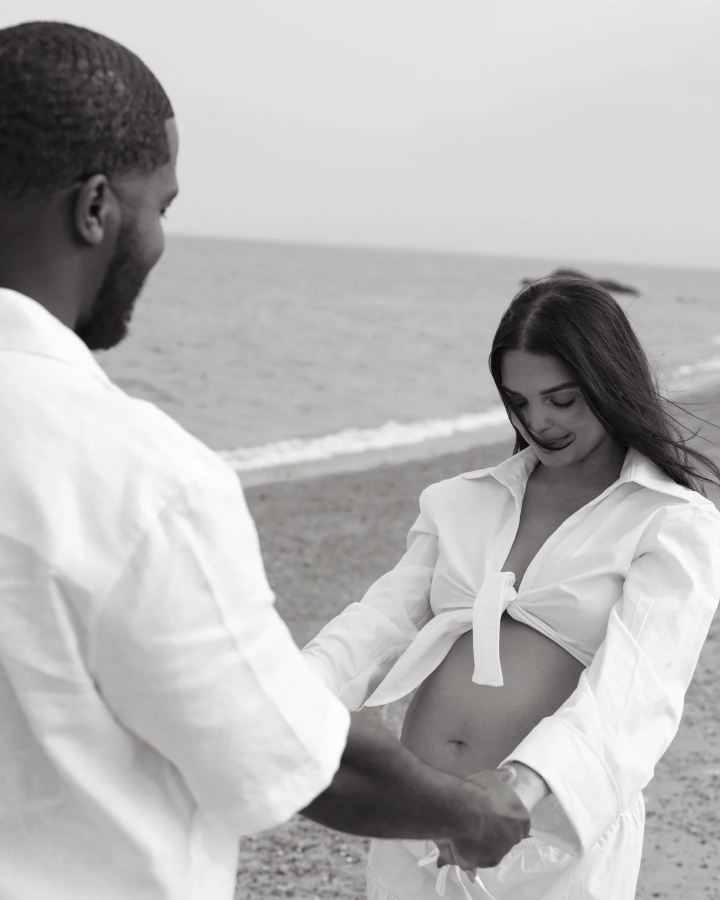 Winter days, summer memories. If a beach session is on your 2026 wish list, now&rsquo;s the time to start planning. 
.
.
.
Westchester Maternity Photographer | CT Maternity Photographer | NYC Photographer