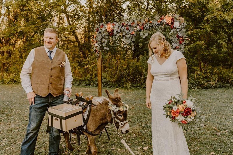 Congratulations, Leah &amp; Tim! 🌻🍁 thanks for making us part of your special day 💐 #iowawedding #iowaweddings #iowabeerburro #iowabeverageburro #midwestwedding #partydonkey