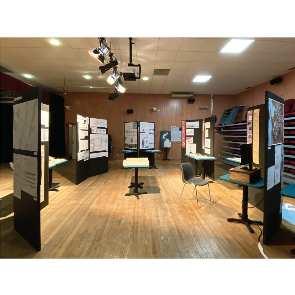 &bull; EXPOSITION MIQUELON &bull;

Cette premi&egrave;re exposition constitait &agrave; faire une r&eacute;trospective du projet : entre restitution et &eacute;changes avec les habitants de Miquelon.