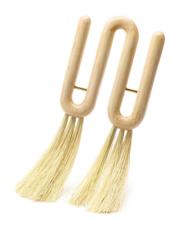 Slinky Brush 🧹
This brush is for sweeping back and forth across your desk while you&rsquo;re thinking 💛
.
.
Brass, Maple, Tampico
.
Available @penlandgalleryshop 
AT HAND | Tools for Everyday Use 
Photo by 🔥 @darby.240 .
.
.
#brushmaking #handmade