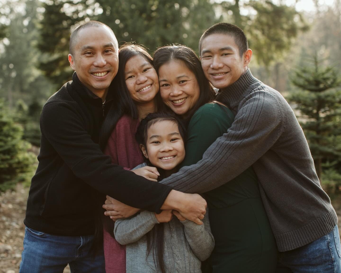 can&rsquo;t believe we&rsquo;re already at that time of year but we&rsquo;re less than THREE weeks out from my holiday tree farm minis coming up on november 2nd in woodinville.

I&rsquo;m giving away one free mini session! your booking fee will be wa