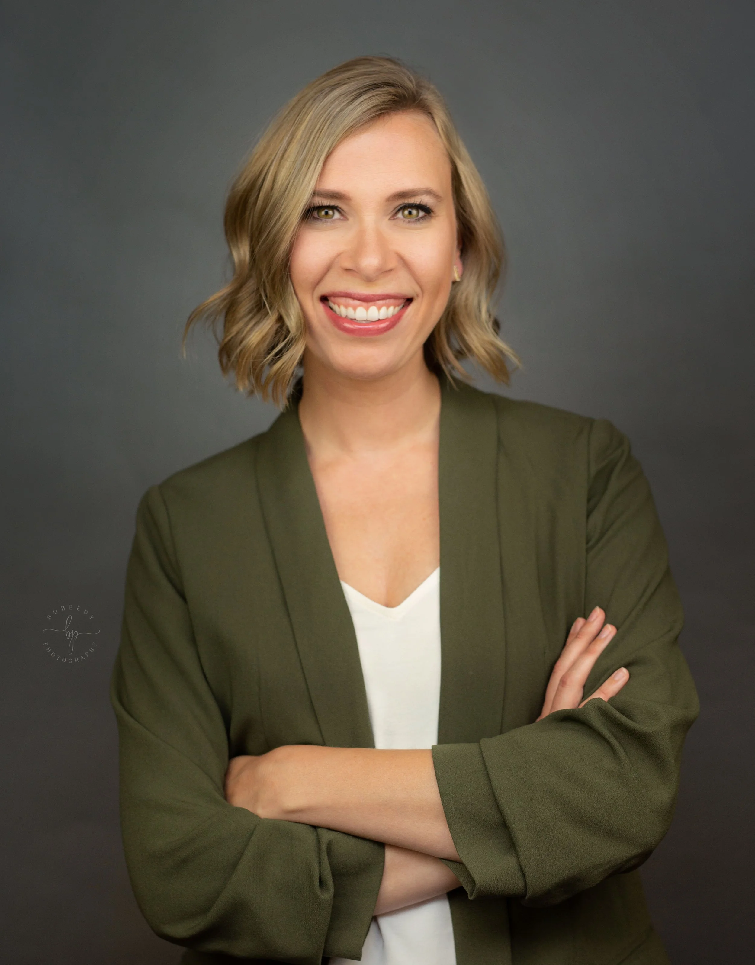 maple grove studio headshot photographer headshot in green jacket headshot pose