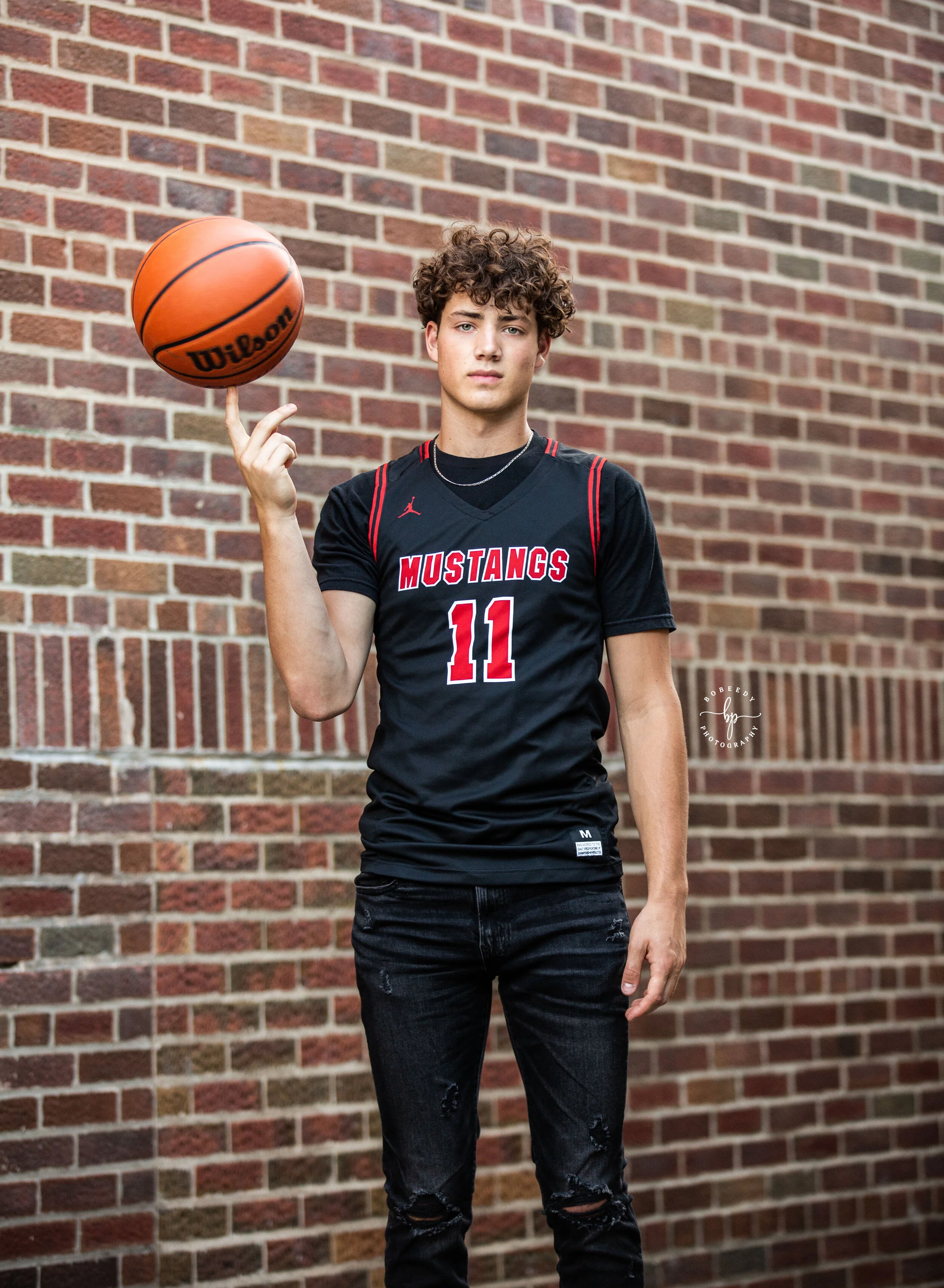 guy senior photos with basketball brick wall excelsior mn bobeedy photography minneapolis photographer