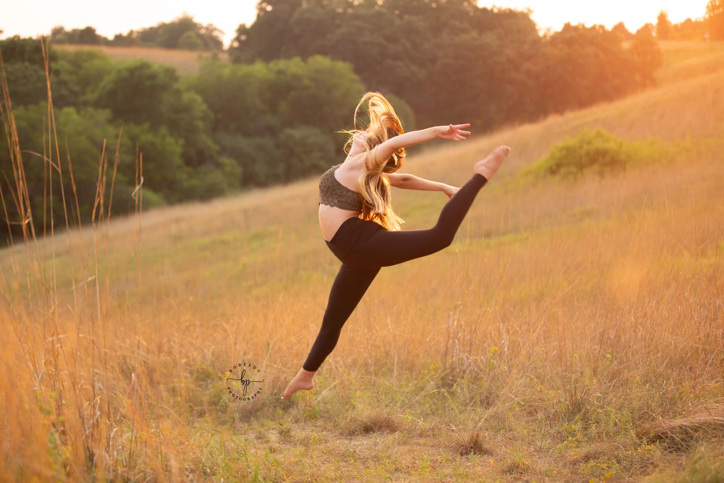 girl senior photos dance pose eden prairie minneapolis maple grove senior photographer