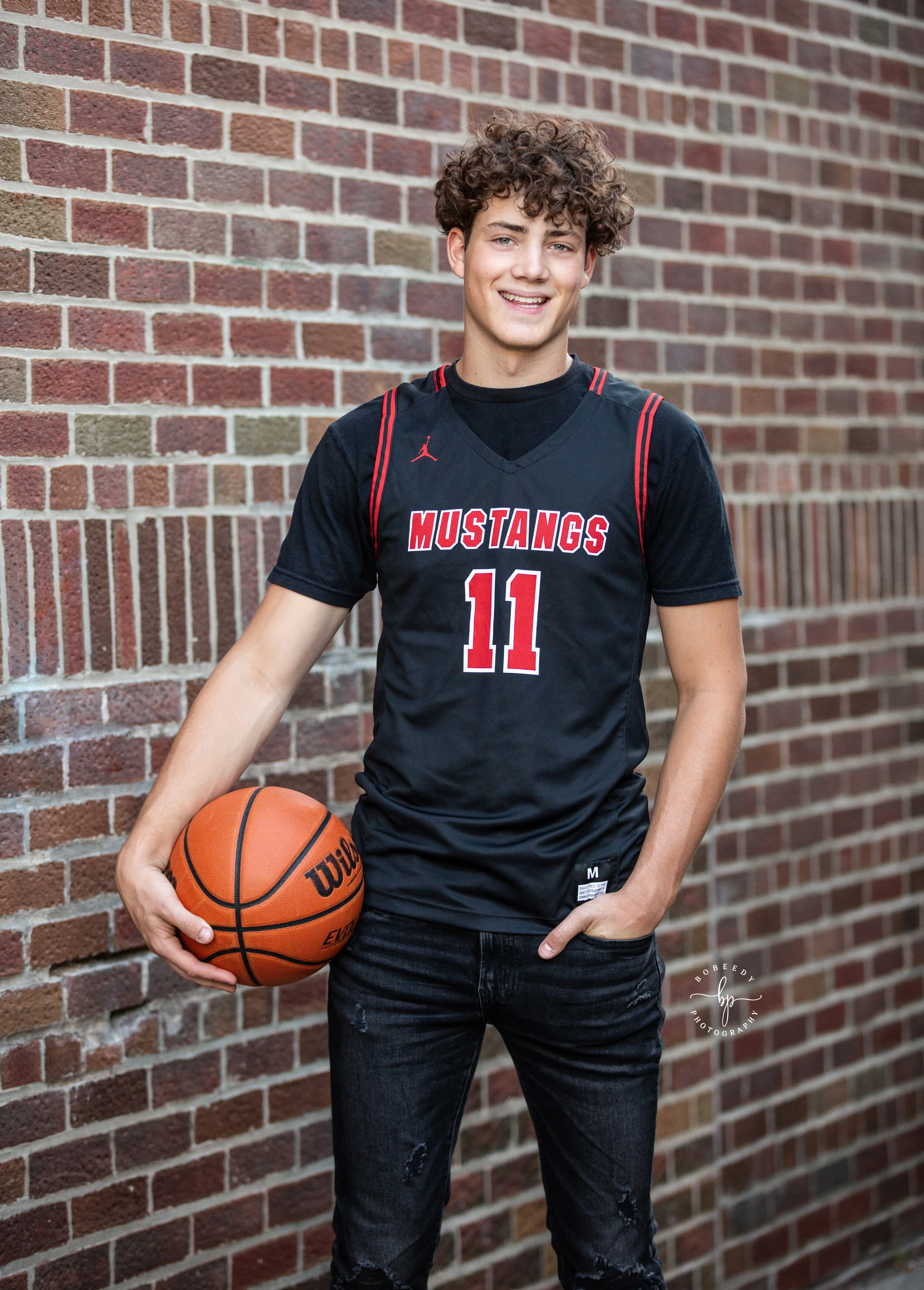 guy senior photos with basketball brick wall excelsior mn bobeedy photography minneapolis photographer maple grove senior photographer