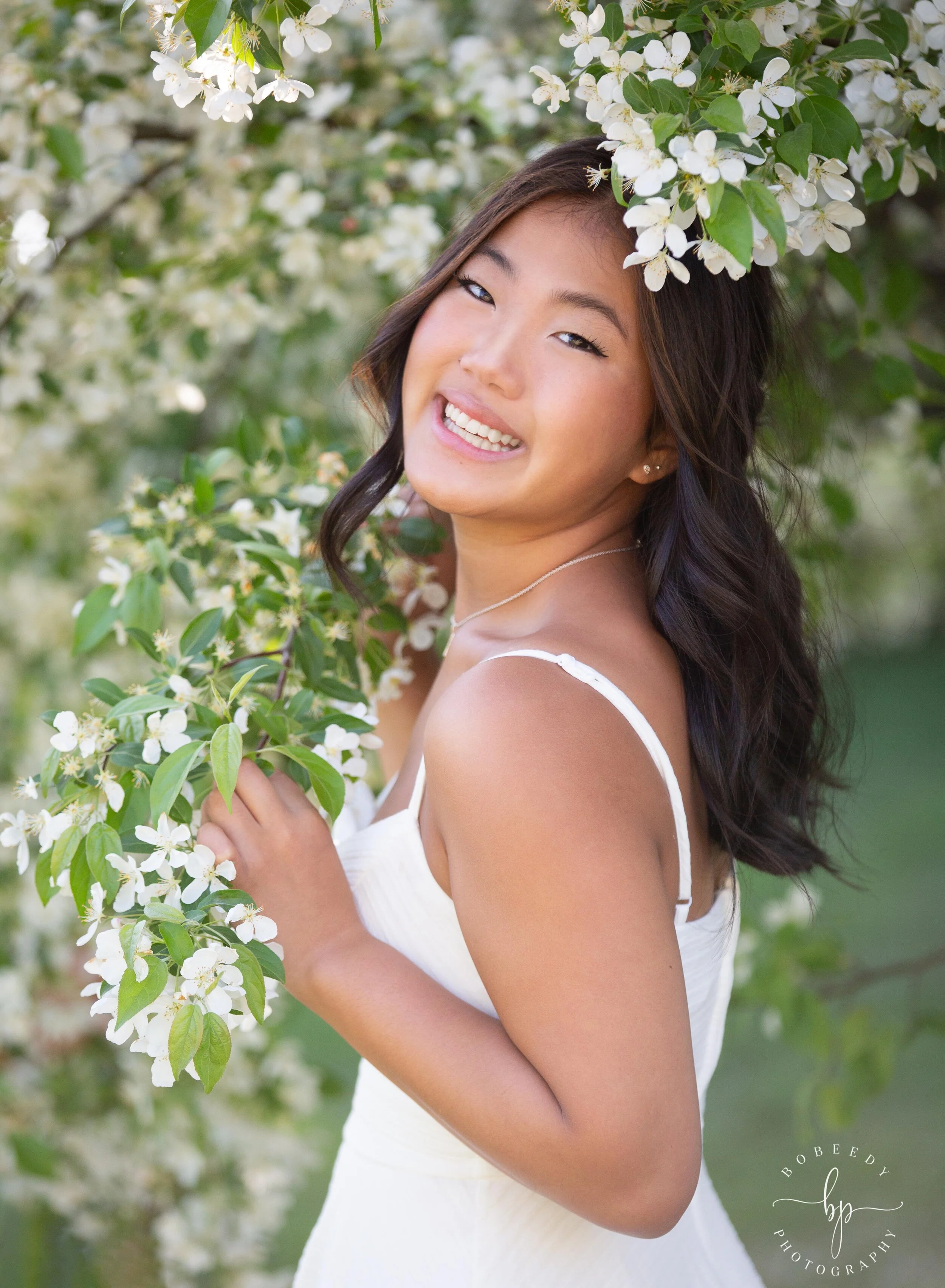 girl senior photo session in flower tree maple grove photographer bobeedy photography
