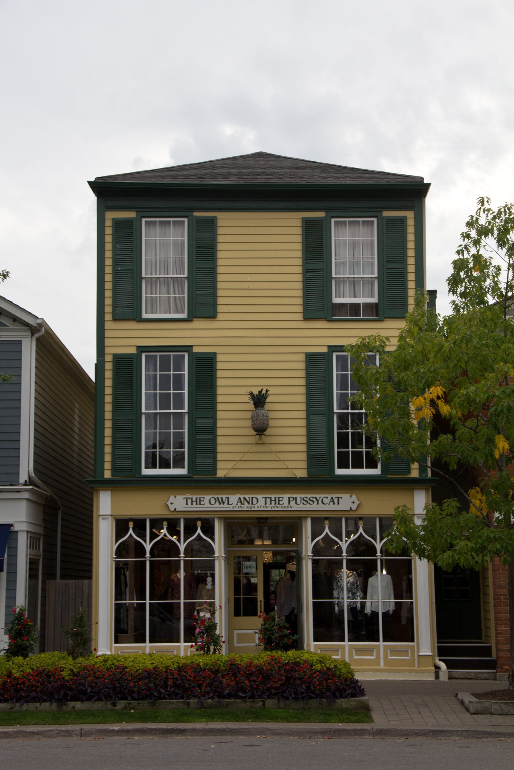 niagara-on-the-lake-downtown-shops-owl-and-pussycat