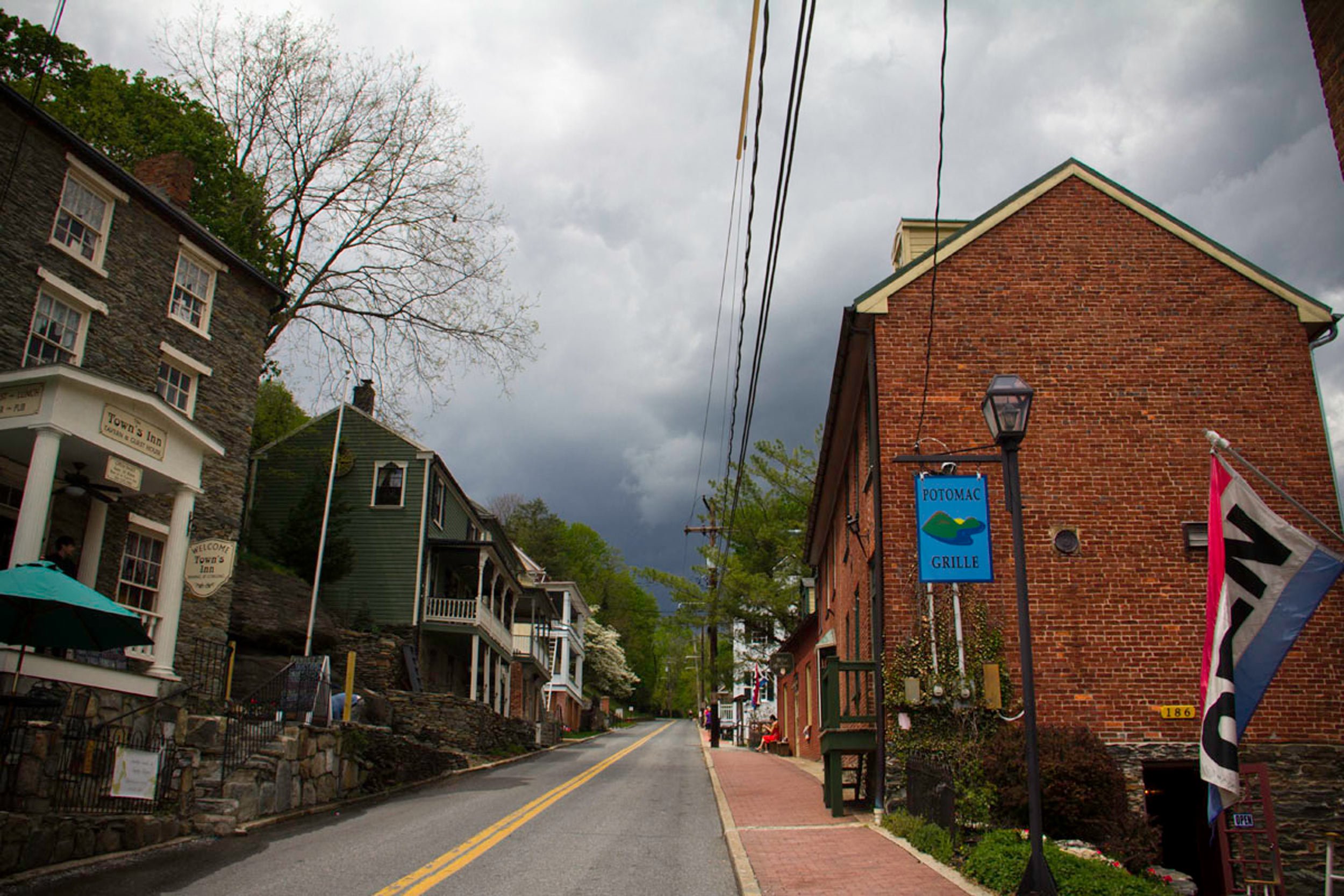 shops-and-houses-in-downtown-harpers-ferry