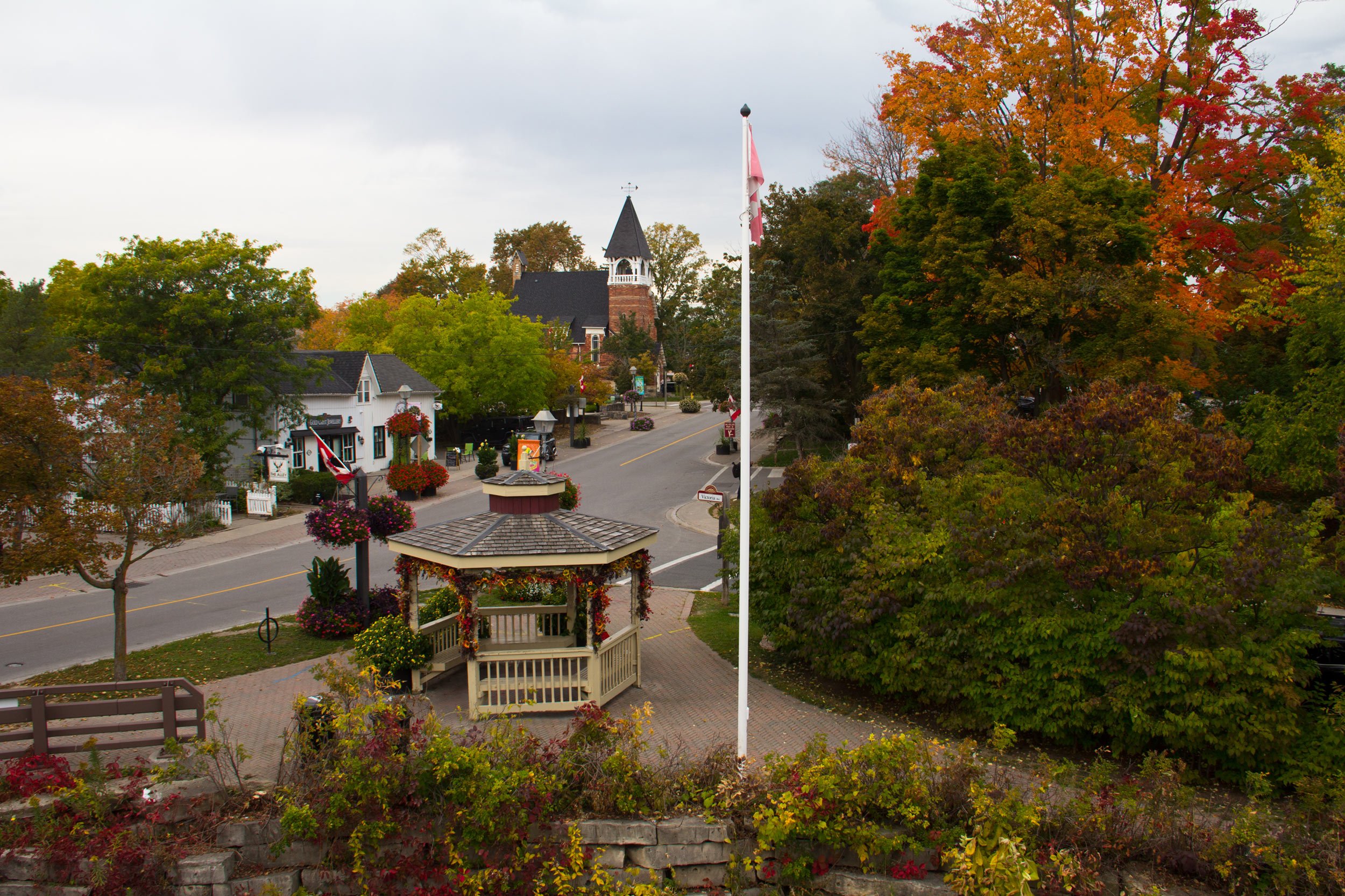 gazebo-and-fall-foliage-in-the-real-life-stars-hollow-unionville-ontario