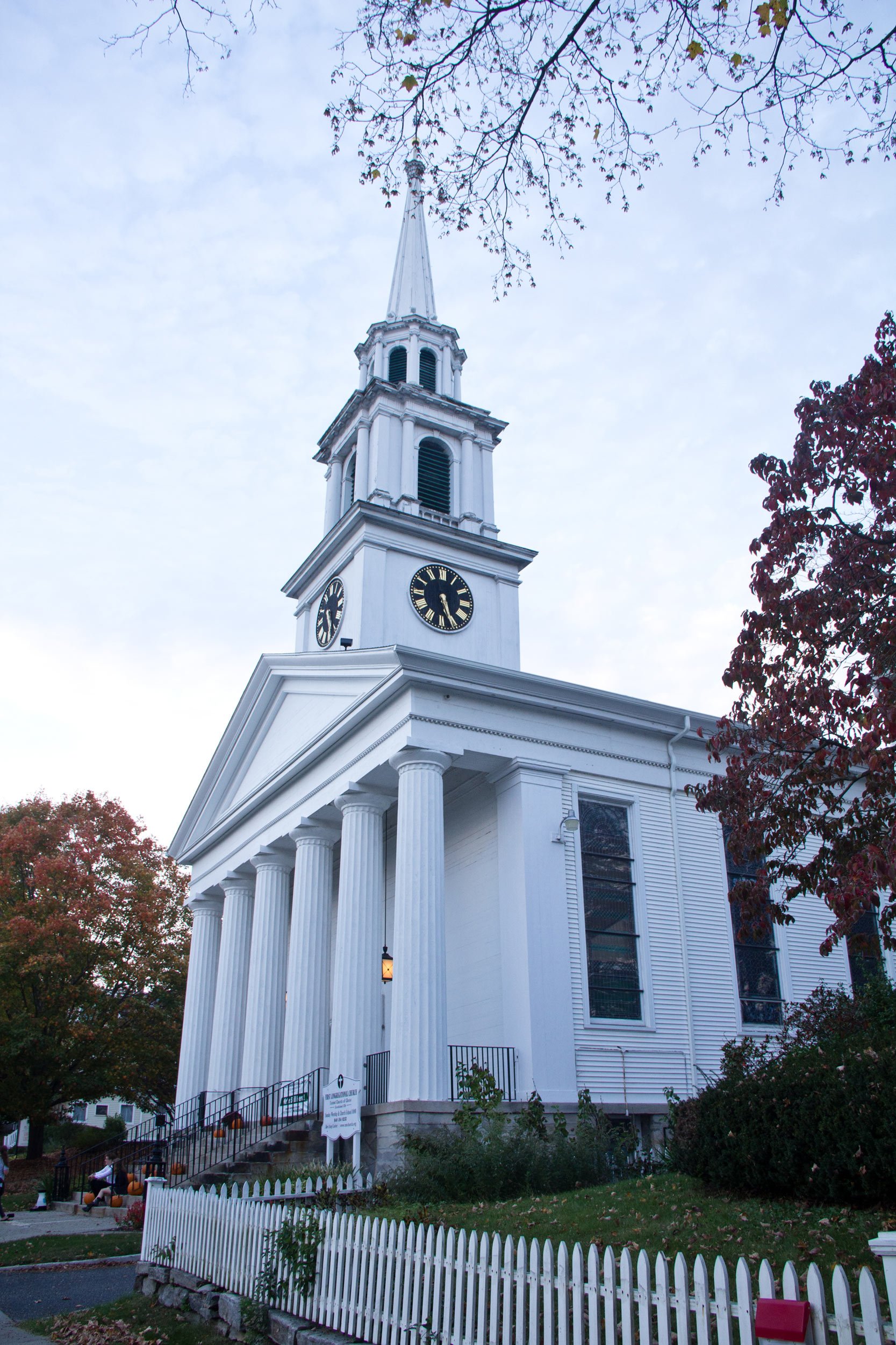 a-white-steeple-church-in-new-milford-ct