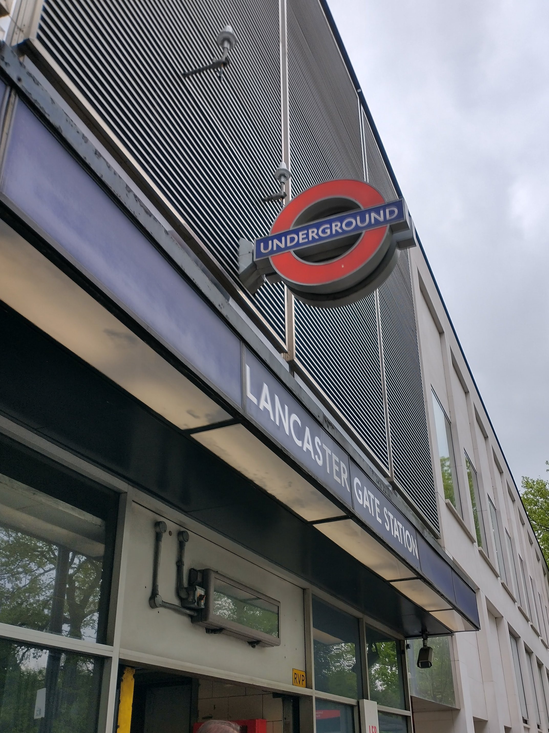 transport-for-london-symbol-london-underground-station