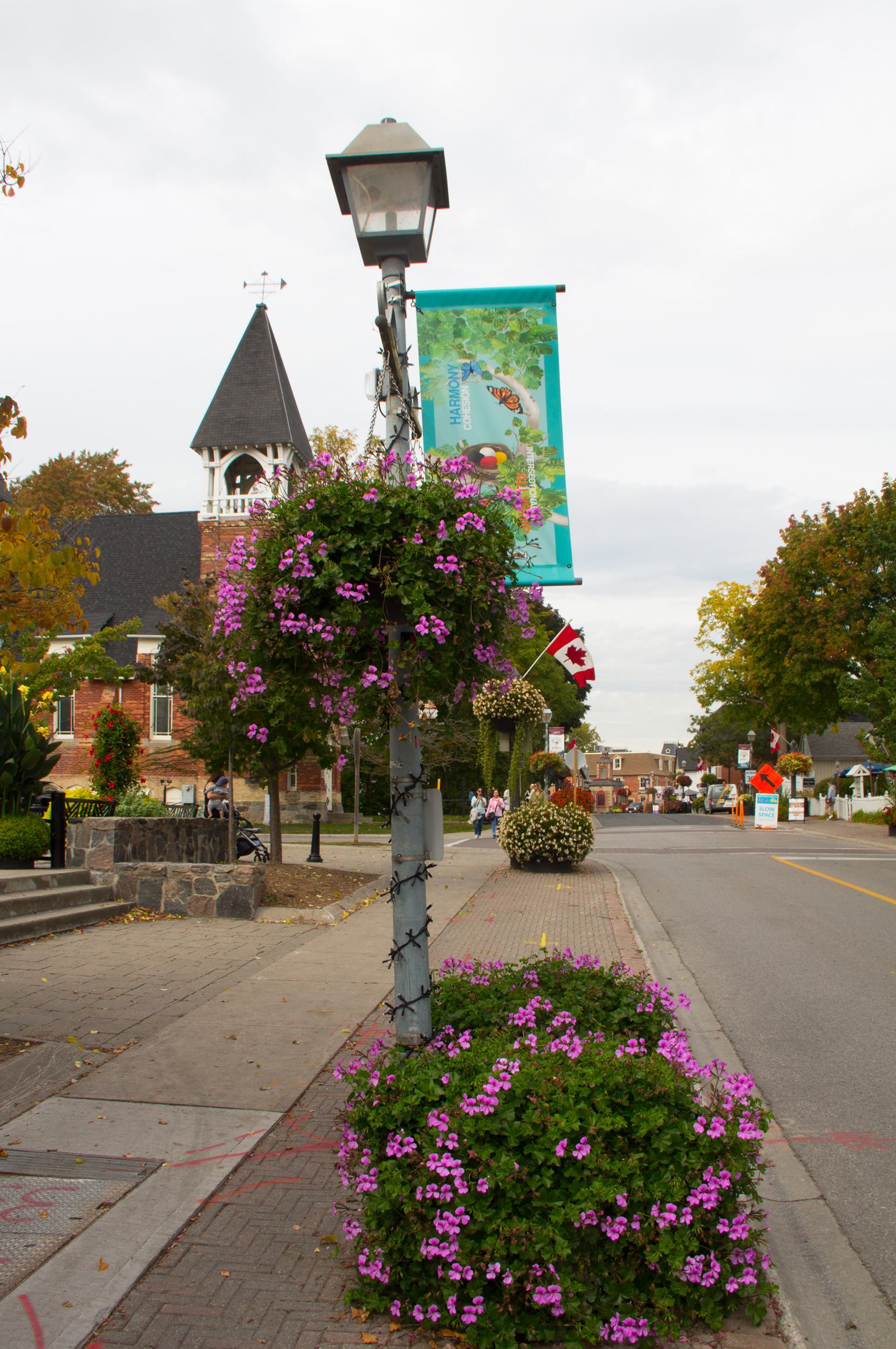 church-and-flowers-and-lamppost-in-downtown-main-street-unionville-ontario