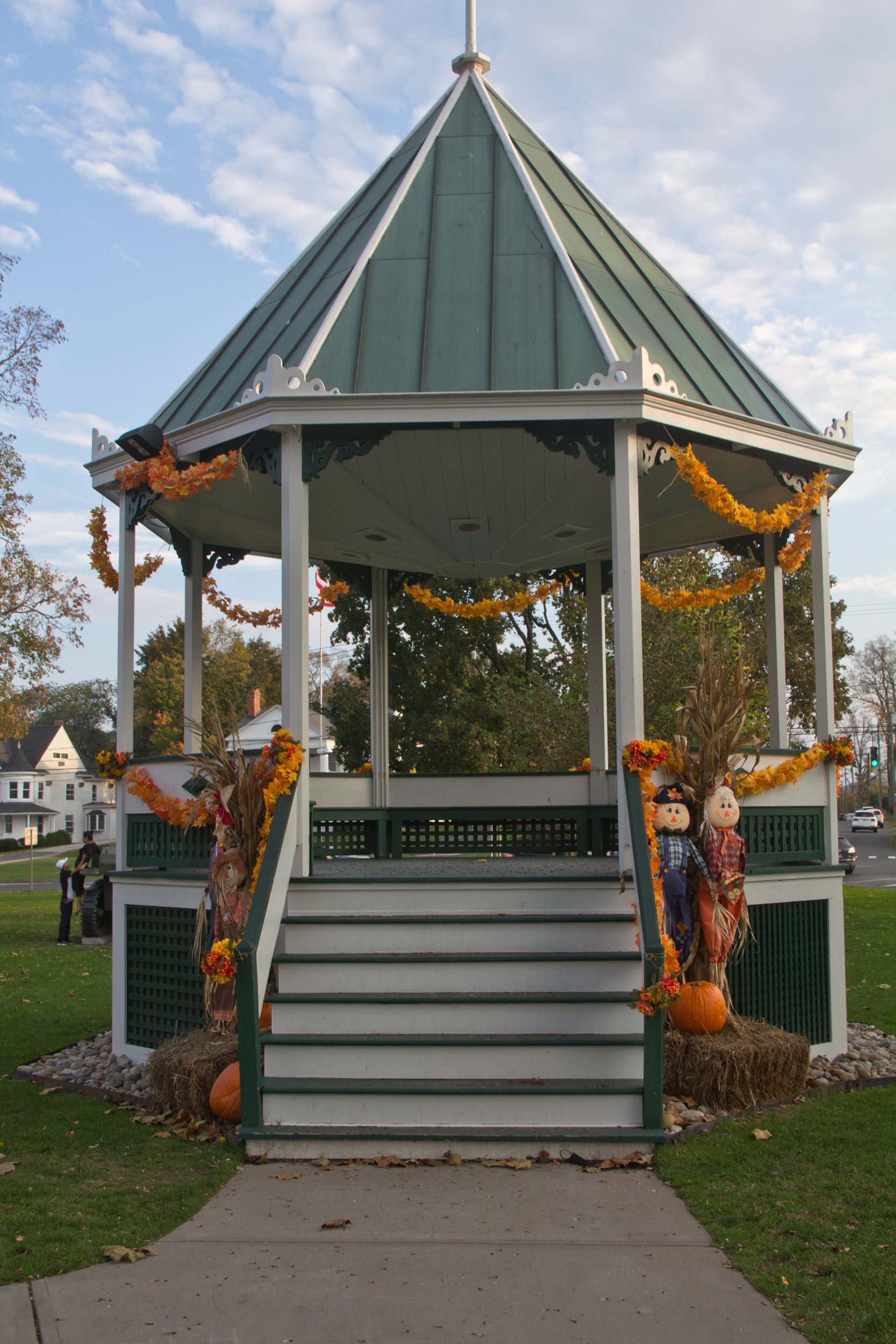 gazebo-in-new-milford-decorated-for-fall