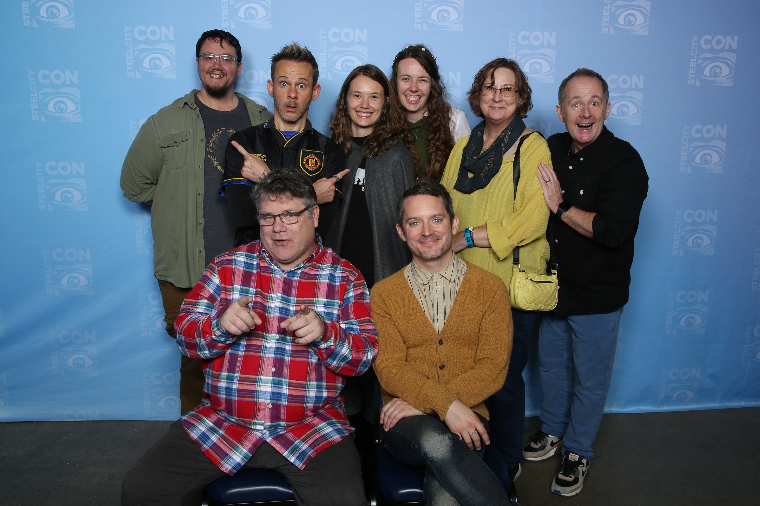 meeting-the-four-hobbits-at-comi-con