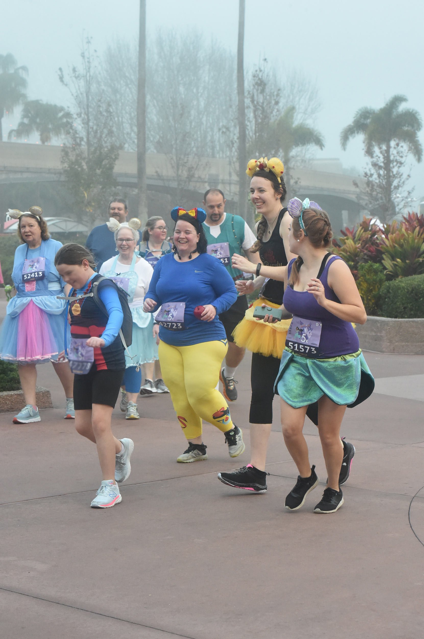 runners-costumes-in-the-disney-princess-run