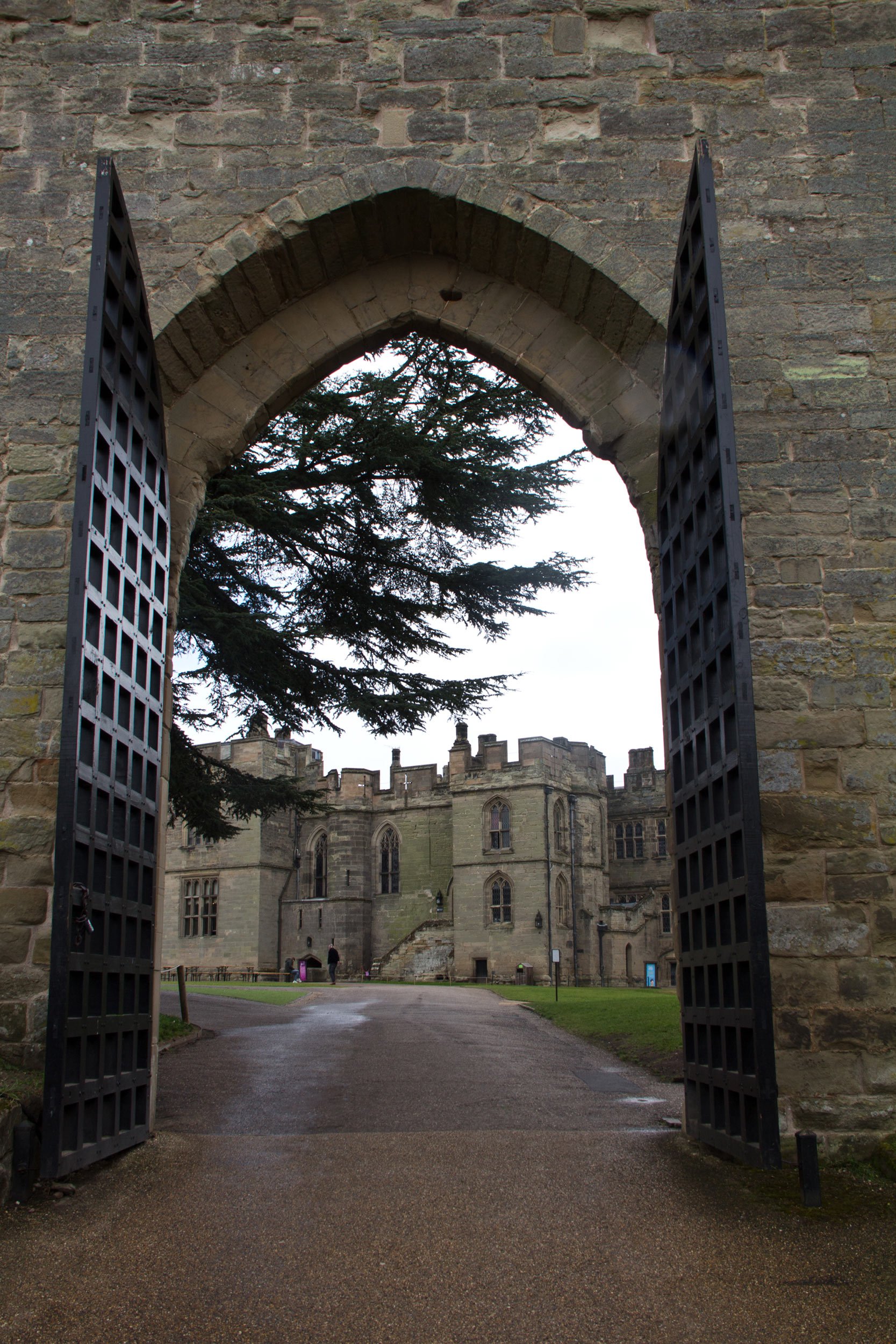 gate-at-warwick-castle