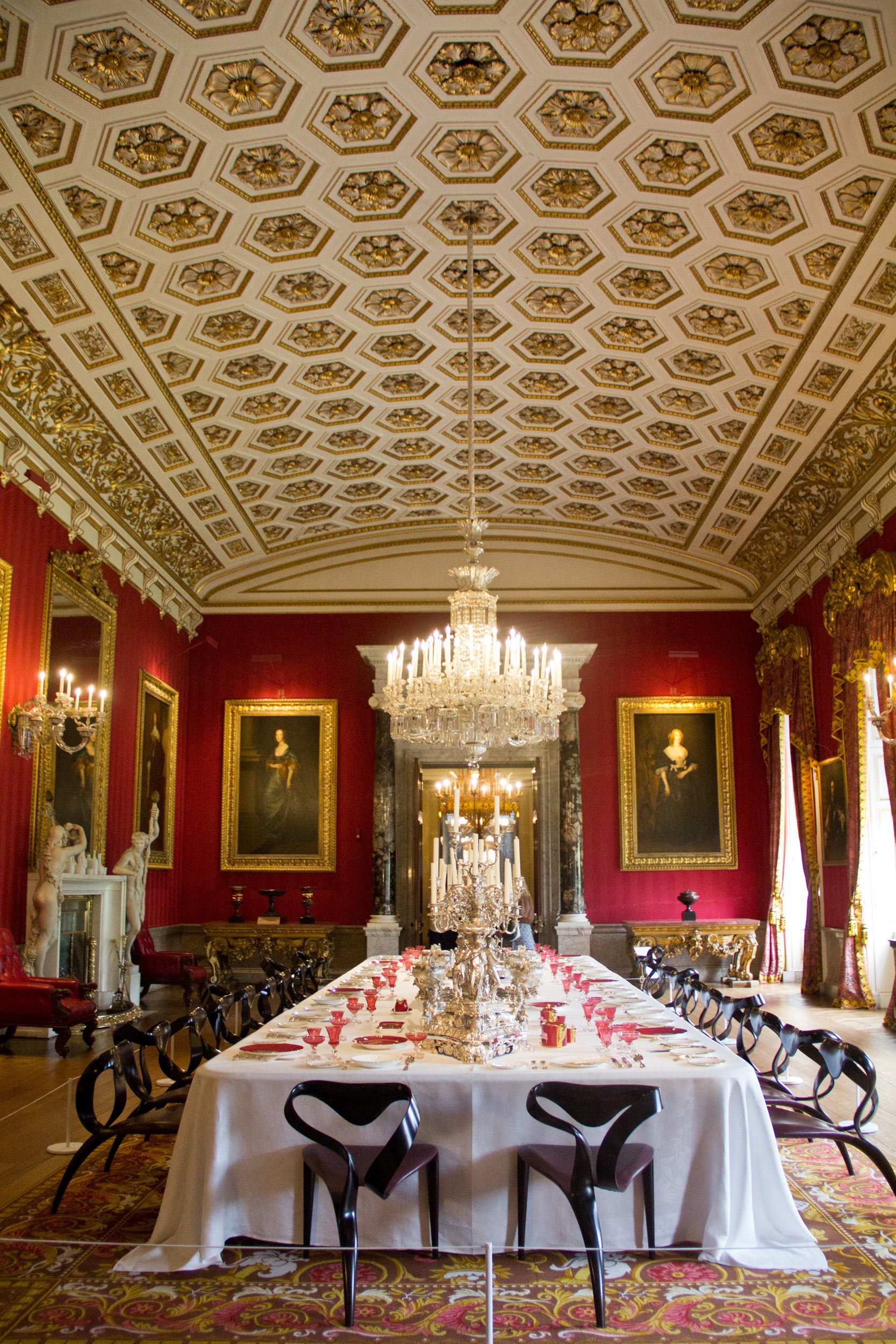 fancy-dining-room-at-chatsworth-house
