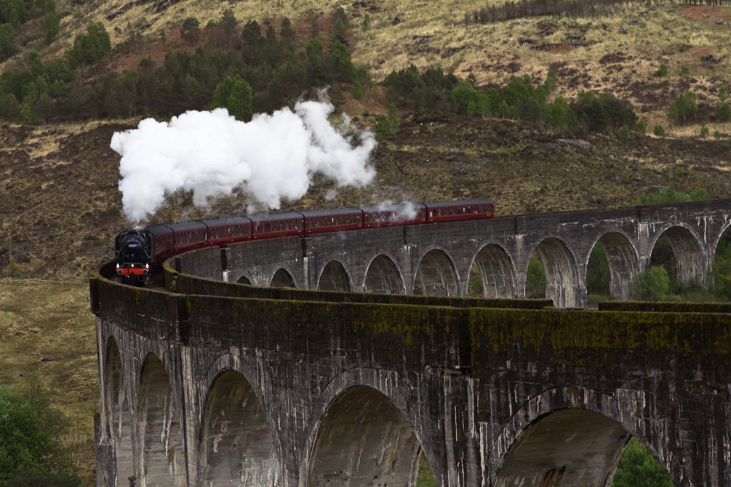 jacobite-steam-train-on-glenfinnan-viaduct