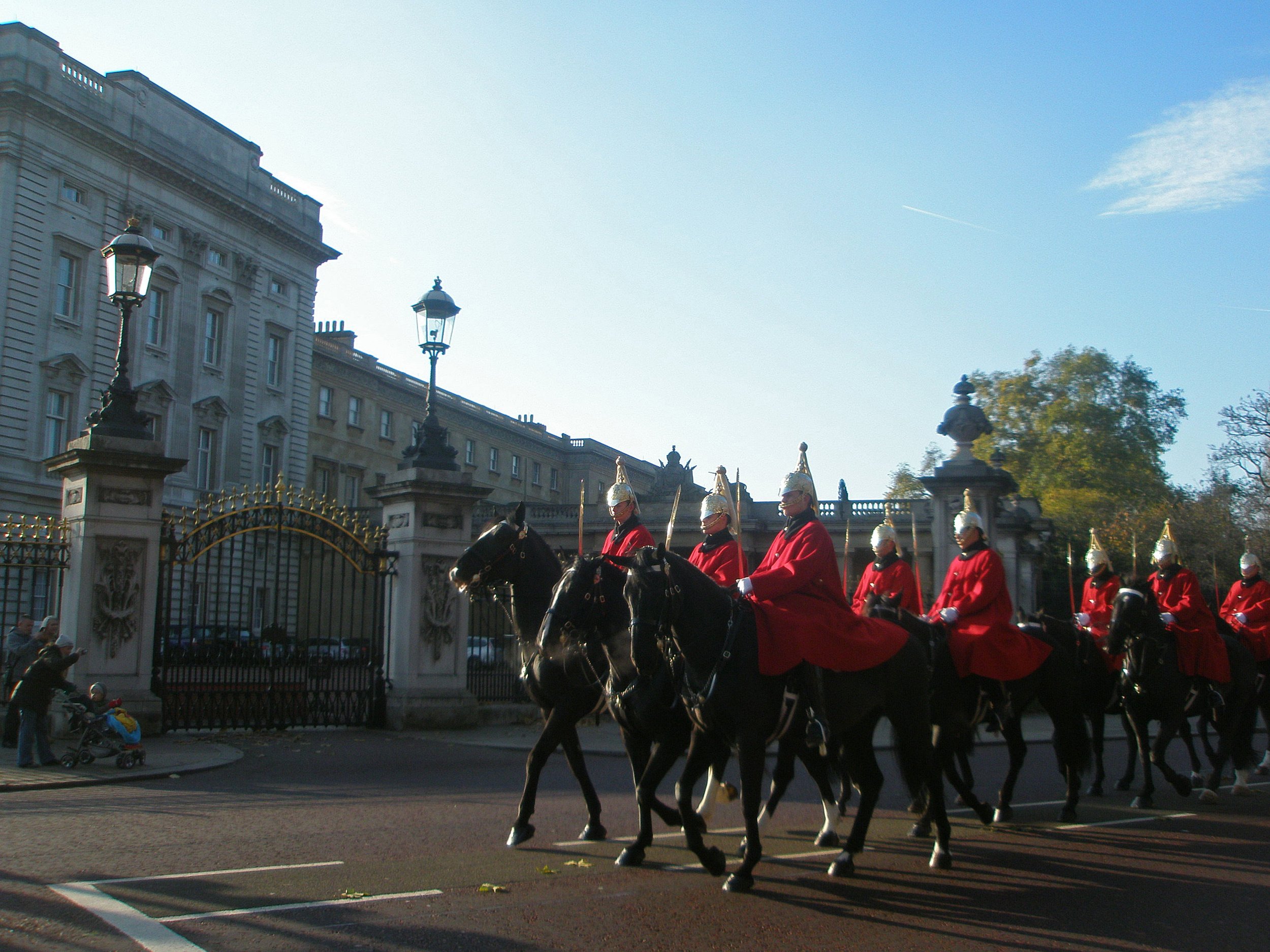 changing-of-the-guard-buckingham-palace