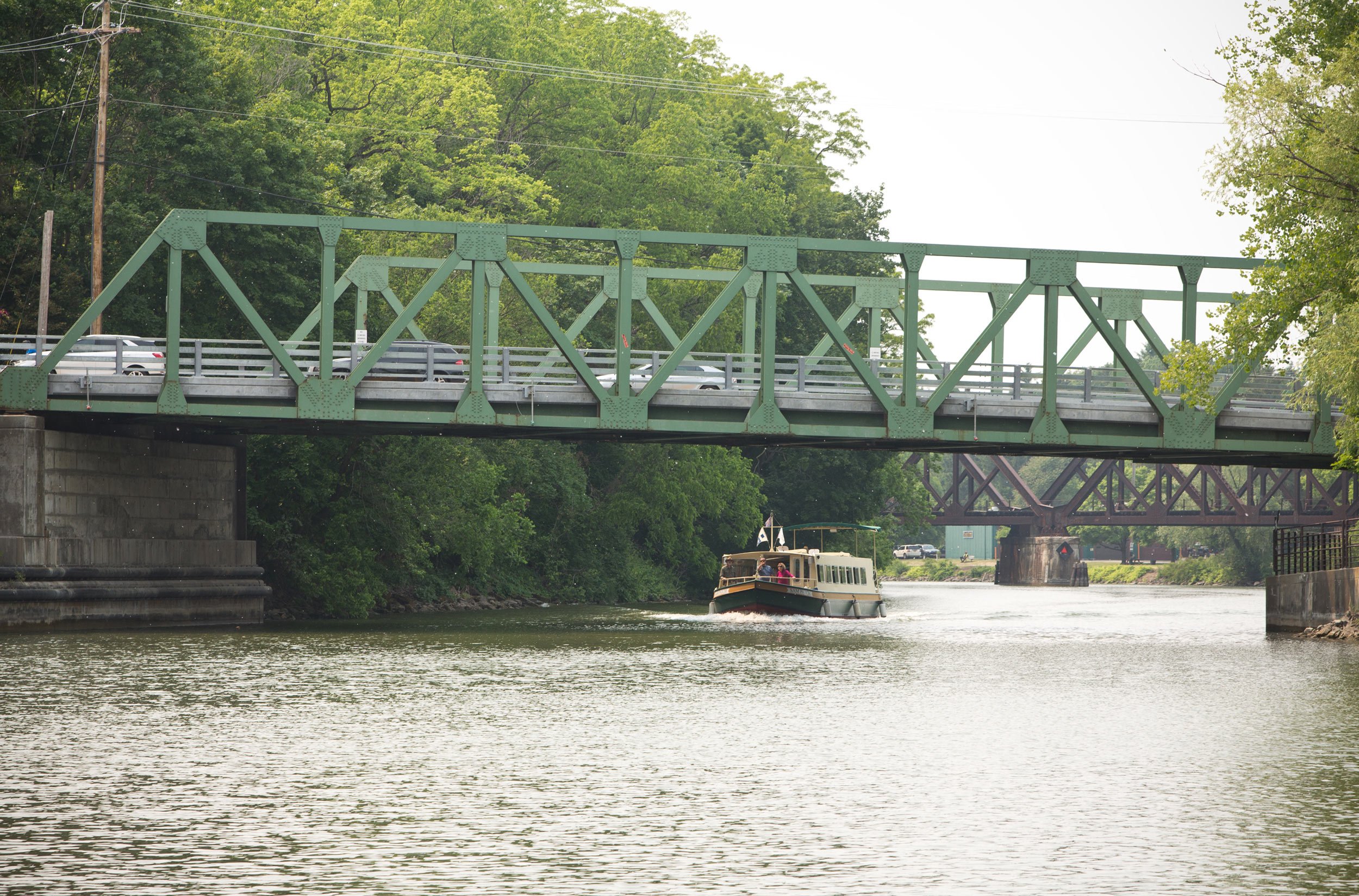 a-boat-on-the-erie-canal-pittsford