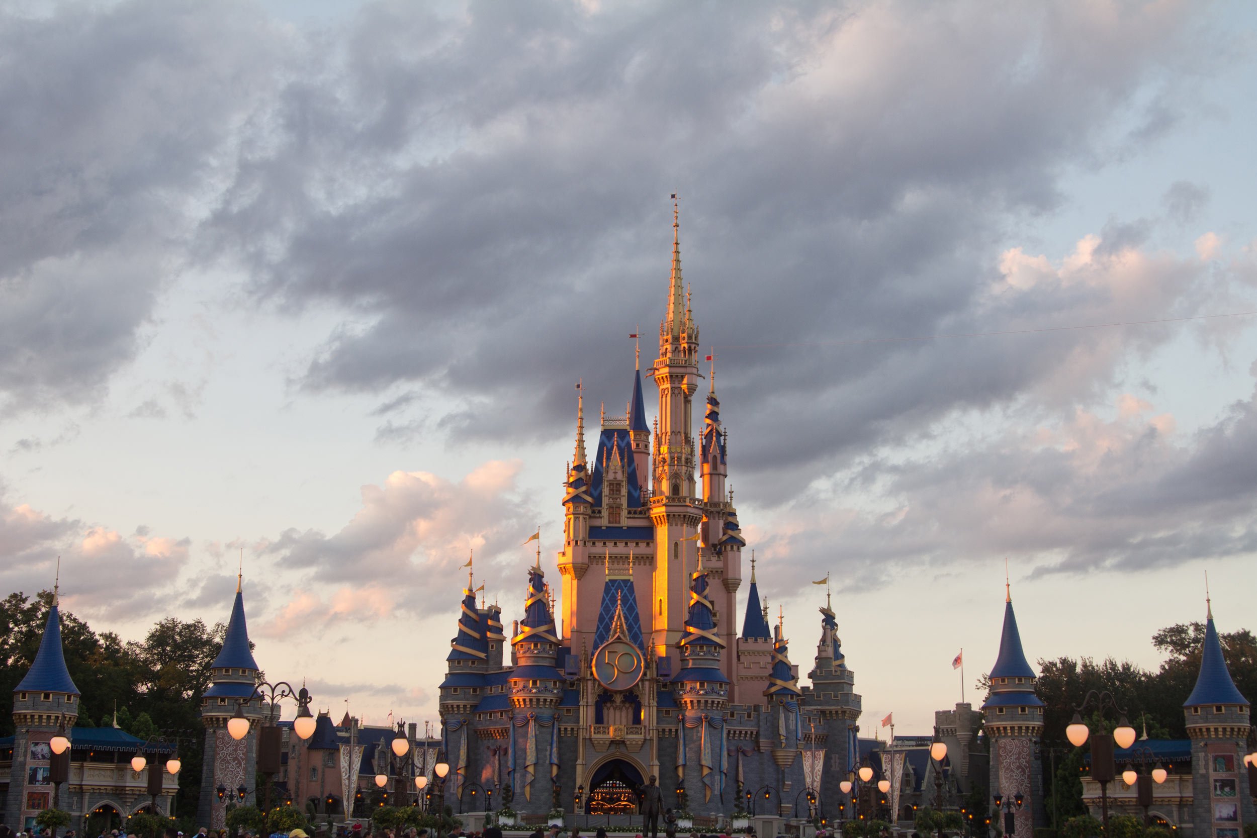 disneys-magic-kingdom-castle-at-sunset