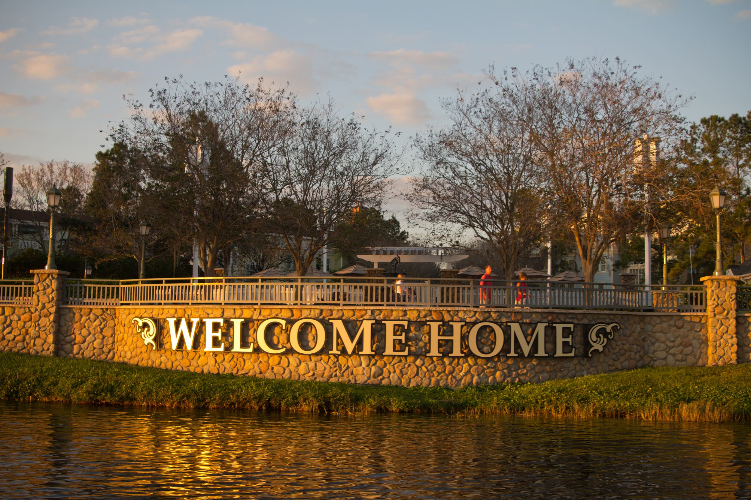 saratoga-springs-resort-disney-vacation-club-welcome-home-sign