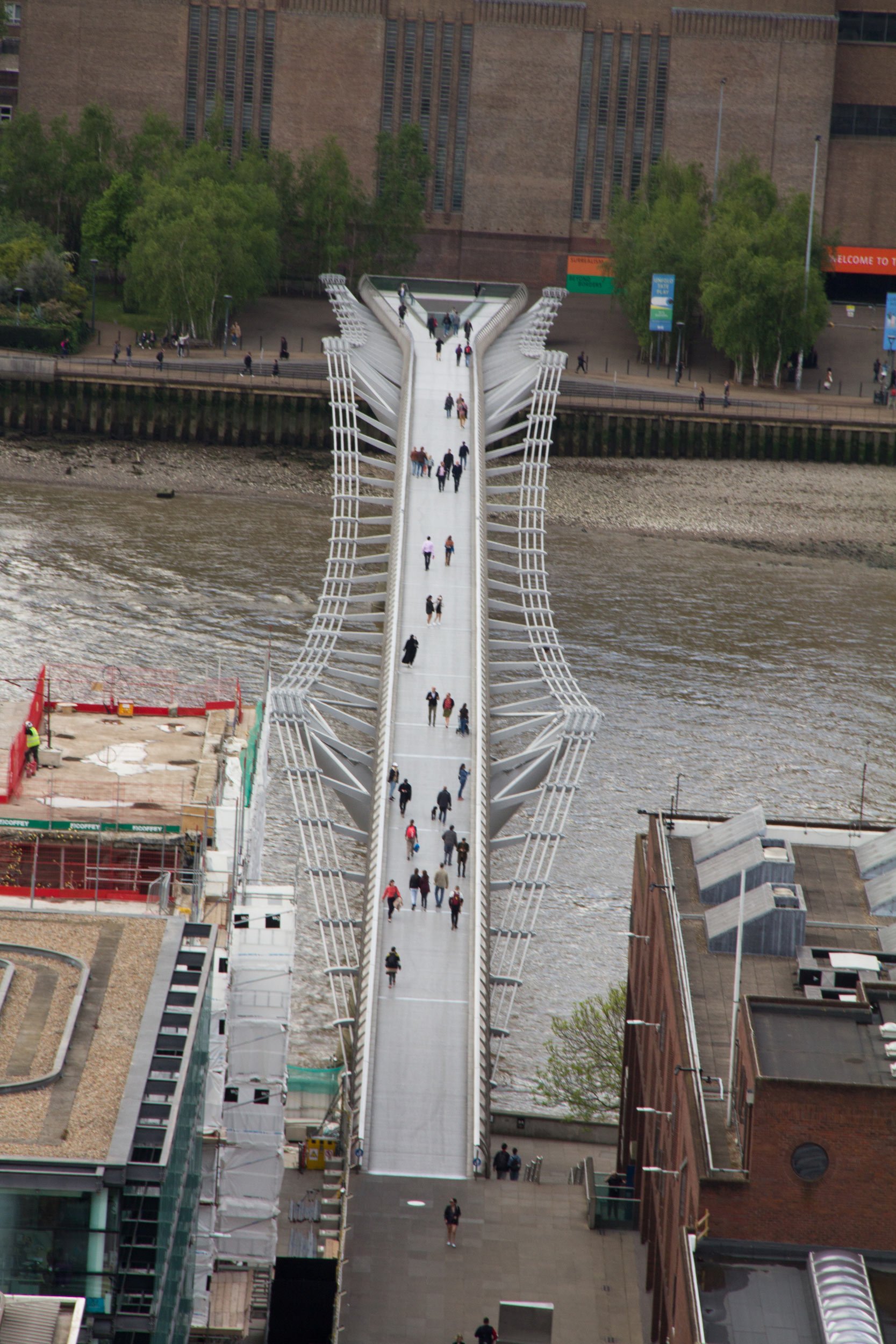 millenium-pedestrian-bridge-in-london