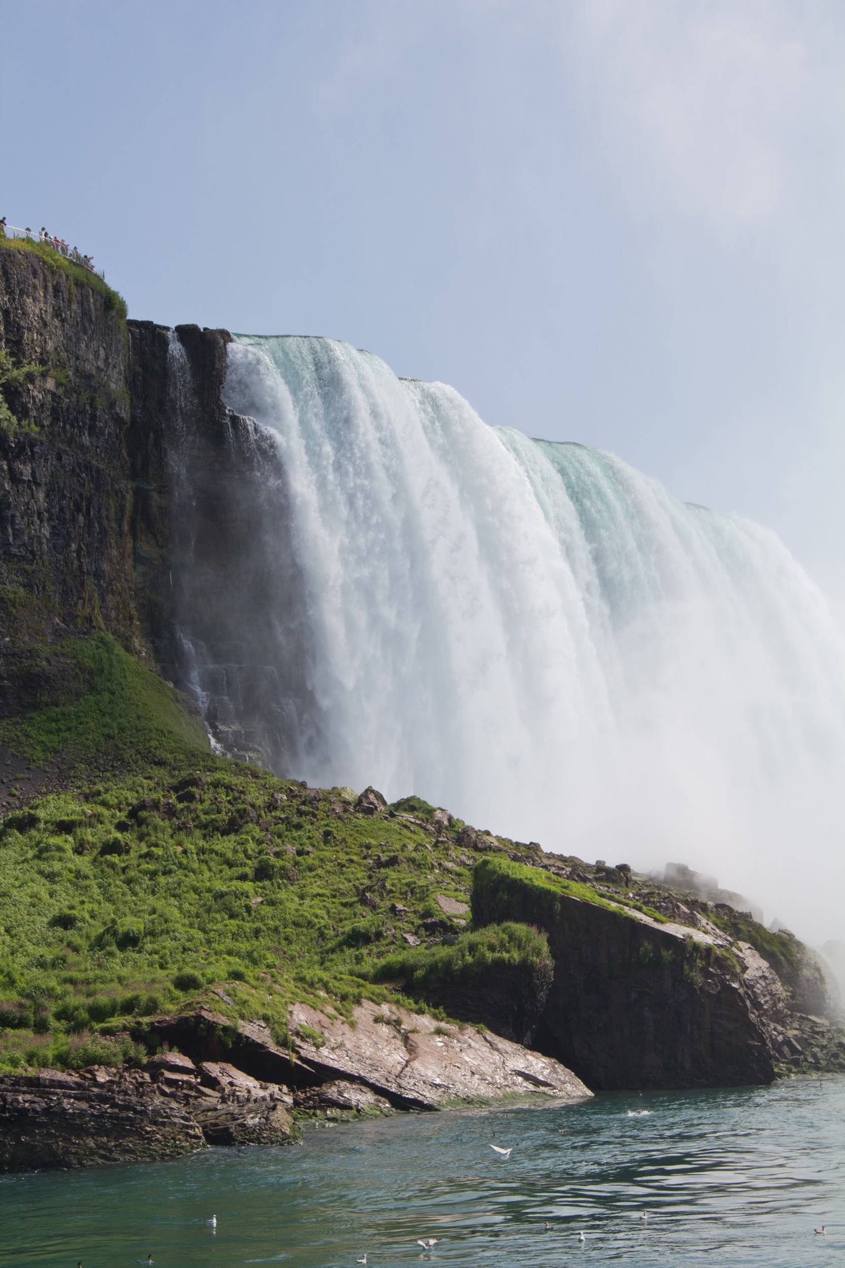 view-of-niagara-falls-horseshoe-falls-from-maid-of-the-mist