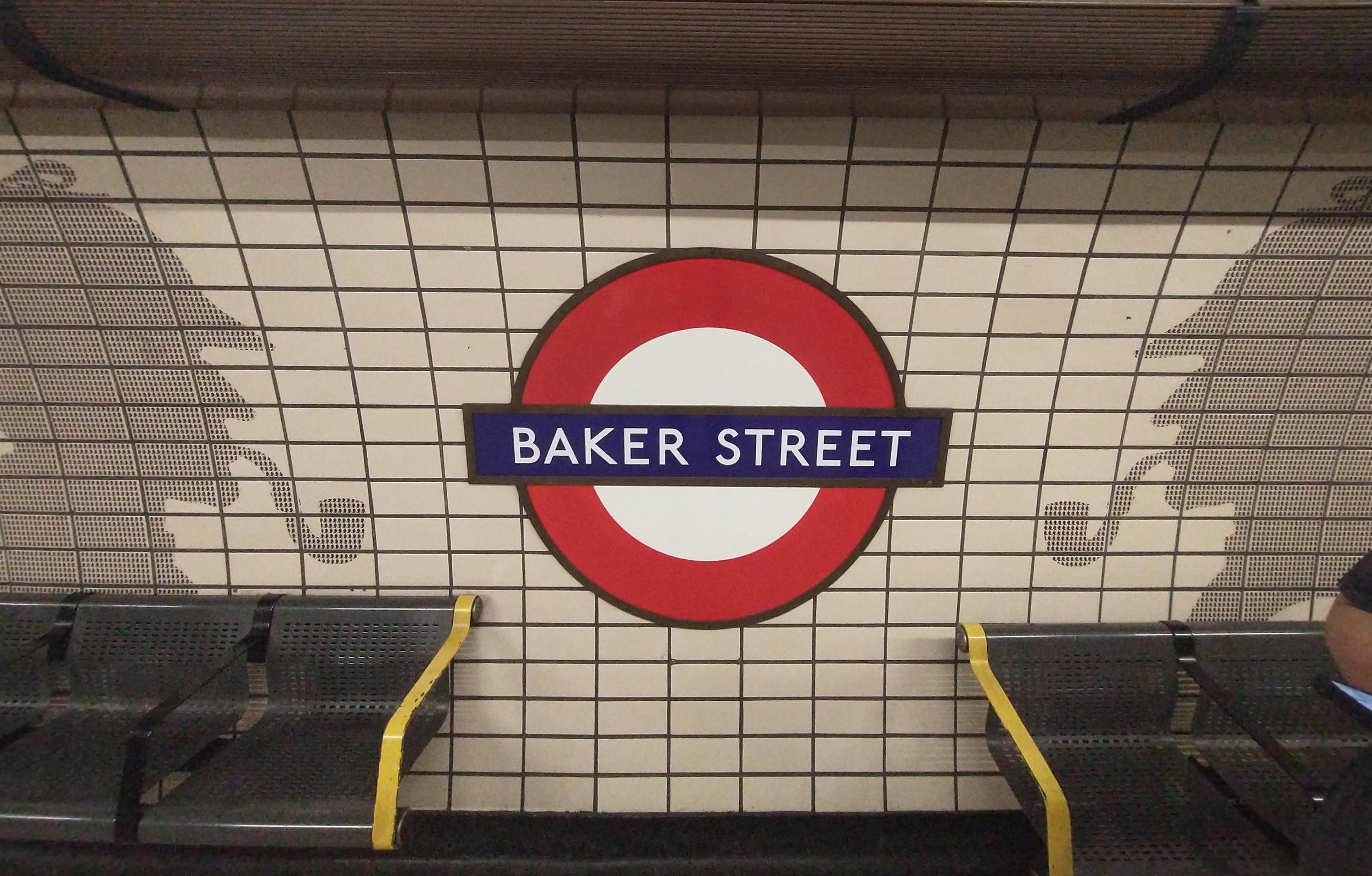 baker-street-underground-station-transport-for-london-symbol