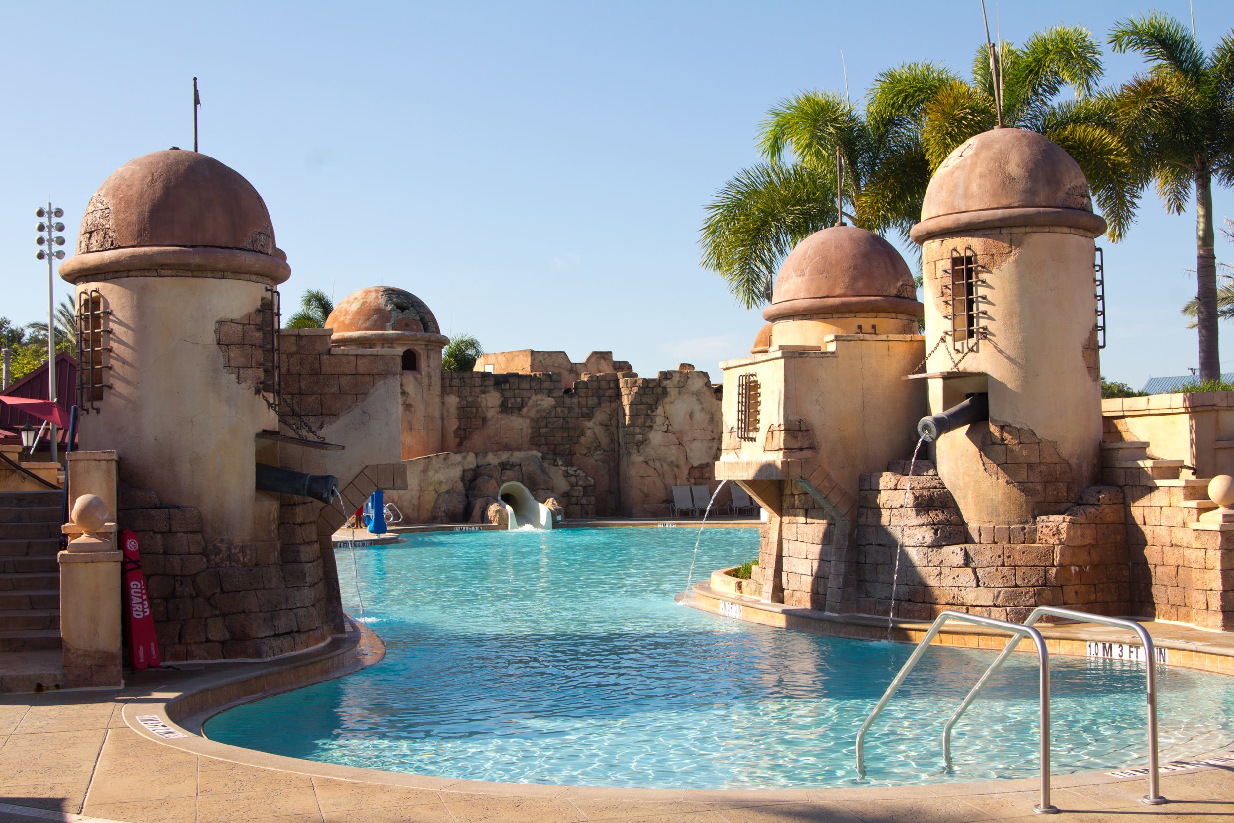 pirate-themed-pool-at-disneys-caribbean-beach-resort