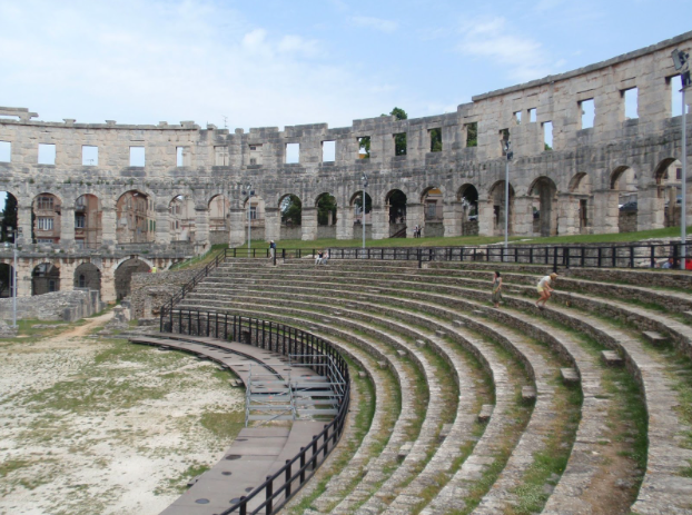 roman-ampitheater-in-pula-croatia