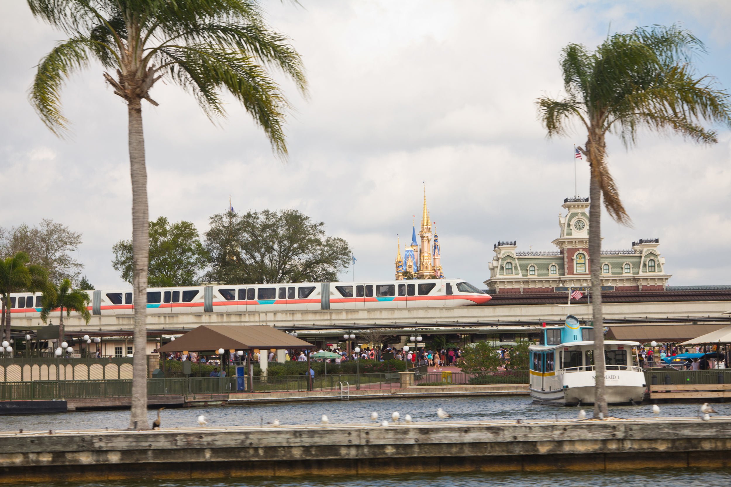 Universal Orlando or Walt Disney World Bus To/From I-Drive 2023