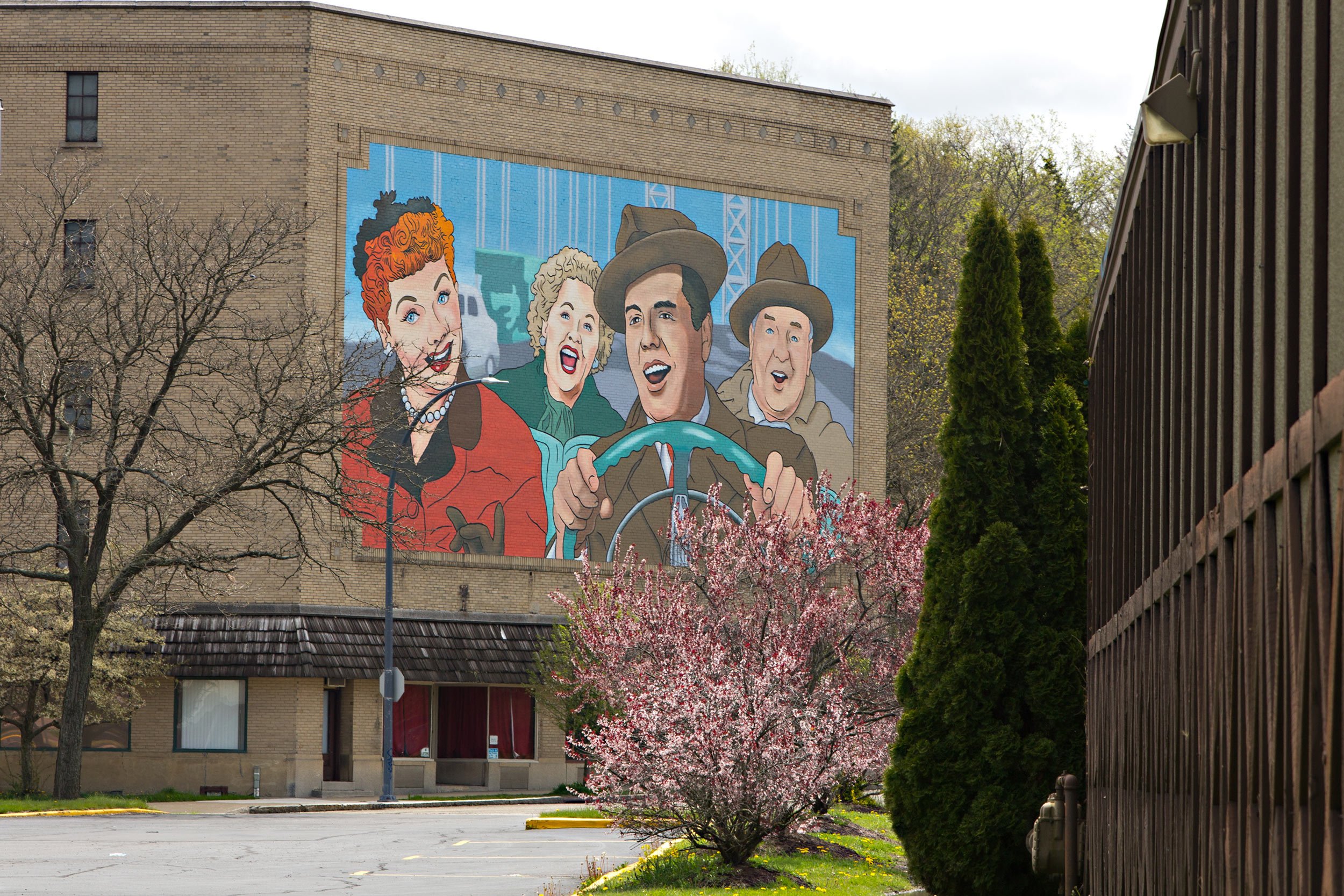 worlds-largest-color-i-love-lucy-mural
