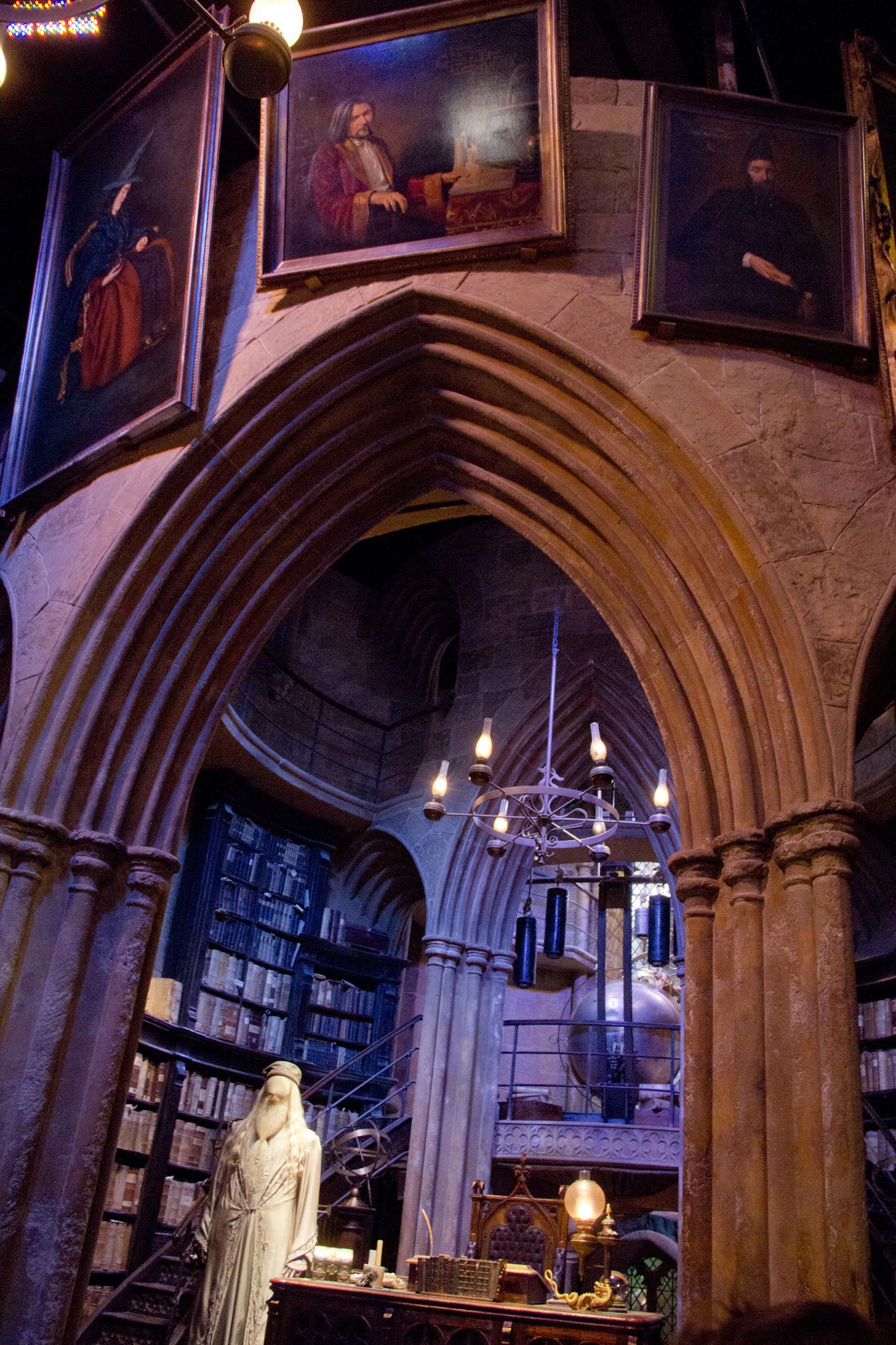 dumbledores-office-set-harry-potter-studio-tour-london