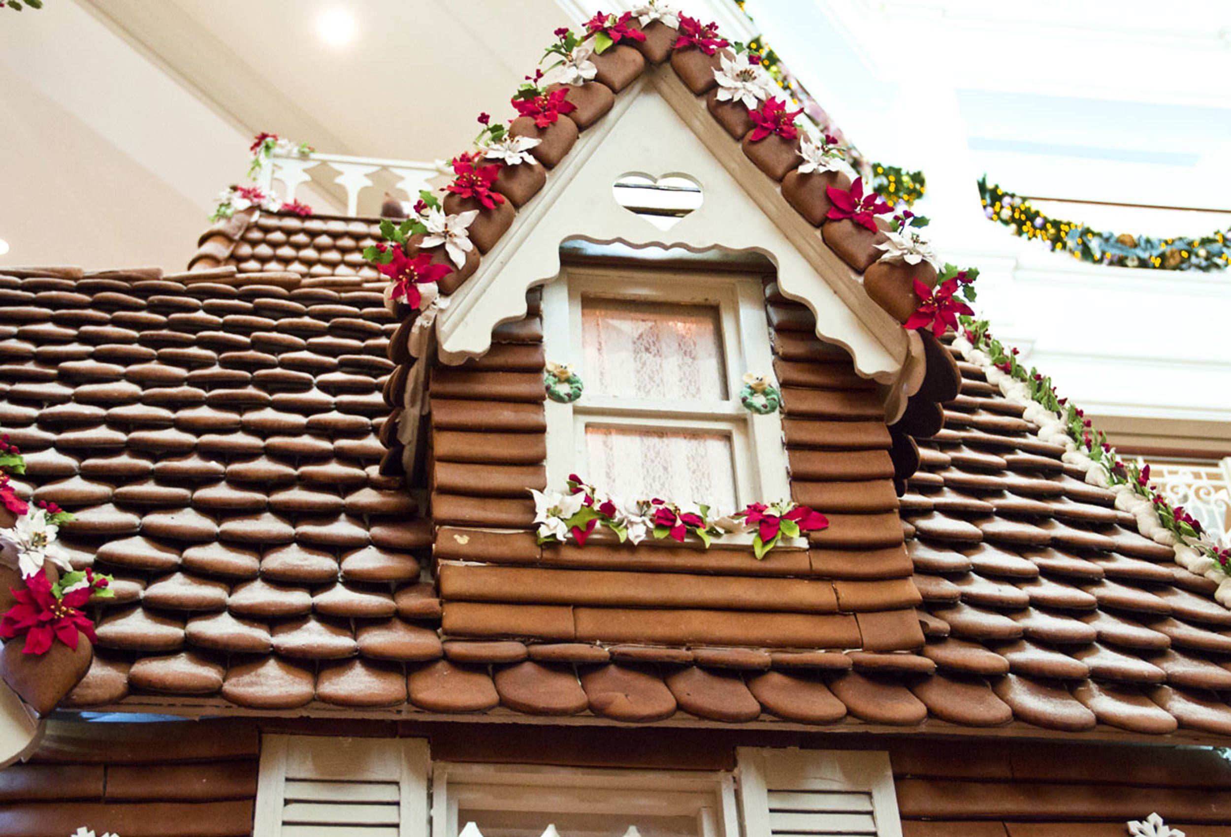 giant-gingerbread-house-at-disneys-grand-floridian-resort