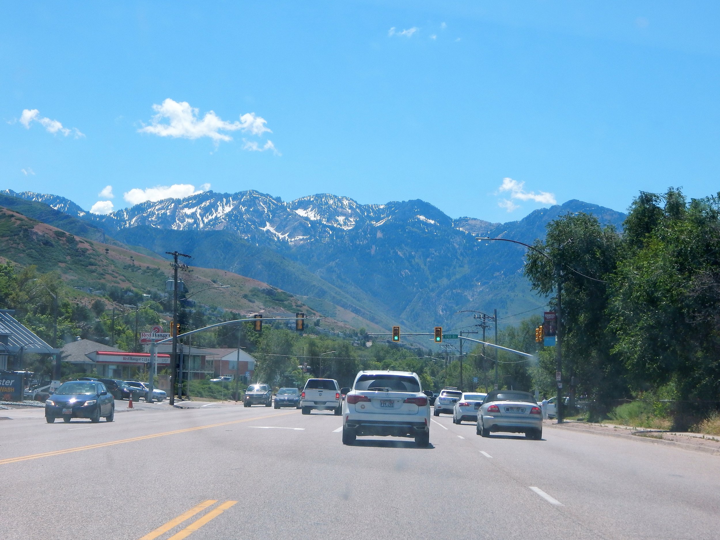 driving-toward-mountains-utah-road-trip
