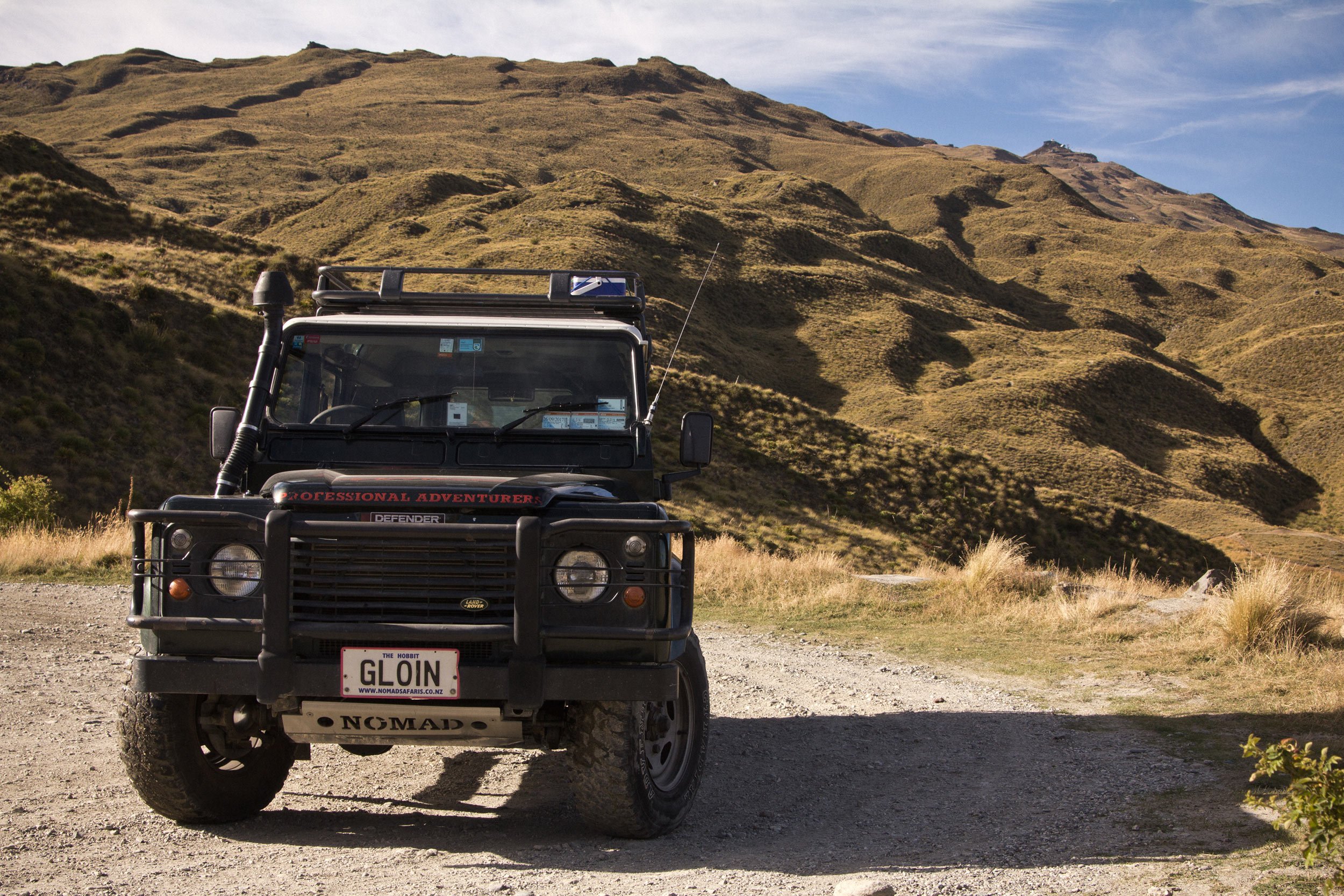 nomad-safaris-jeep-in-mountains-near-queenstown-new-zealand-south-island