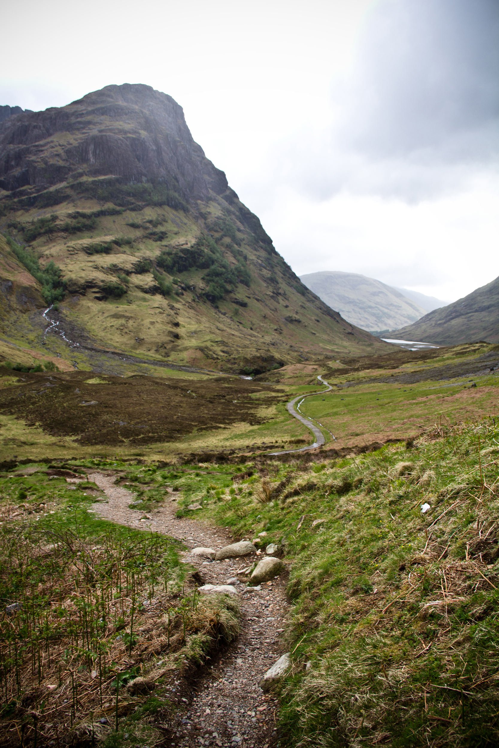 a-walking-trail-in-glencoe-valley-scotland-three-sisters-viewpoint