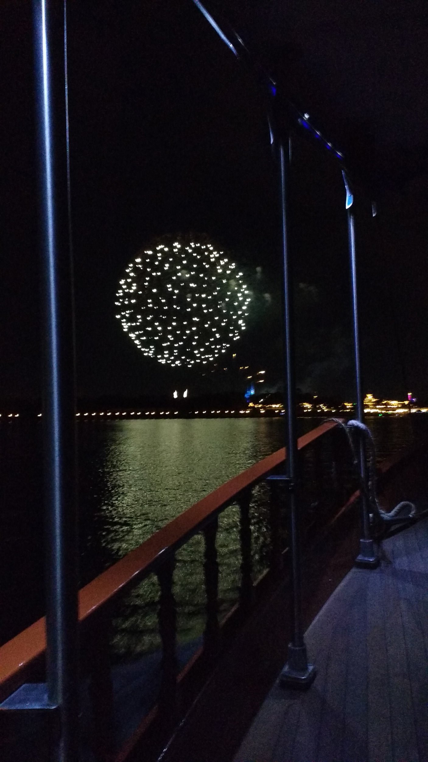 magic-kingdom-fireworks-from-a-boat