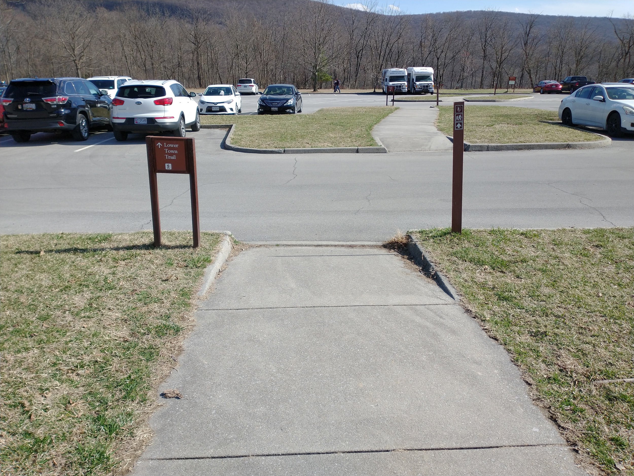 parking-lot-for-harpers-ferry-visitors-center
